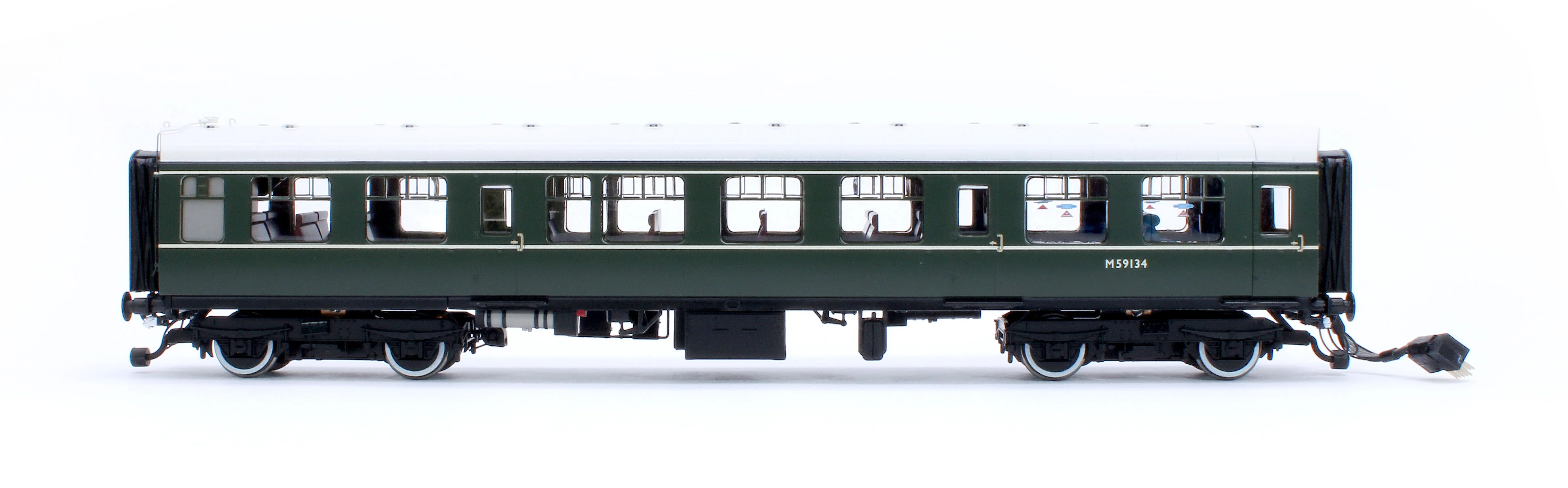 1450 Class 104 3 Car DMU M50422/M59134/M50426 BR Green (Early) with Lion & Wheel Emblem - Image 7