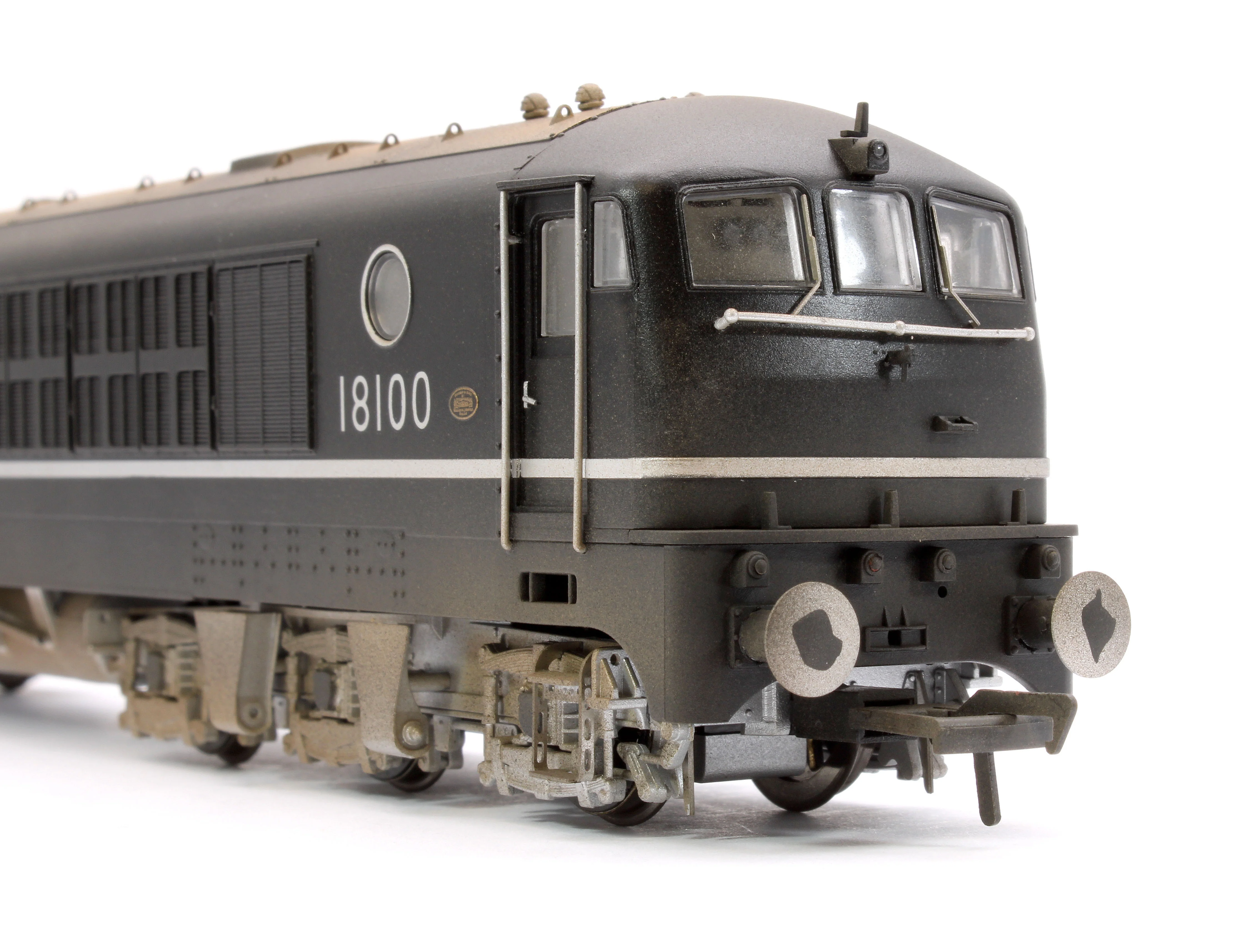 1810W Custom Weathered BR Gas Turbine 18100 Class in BR Black with Silver Trim (As Built 1951) Locomotive - Image 8