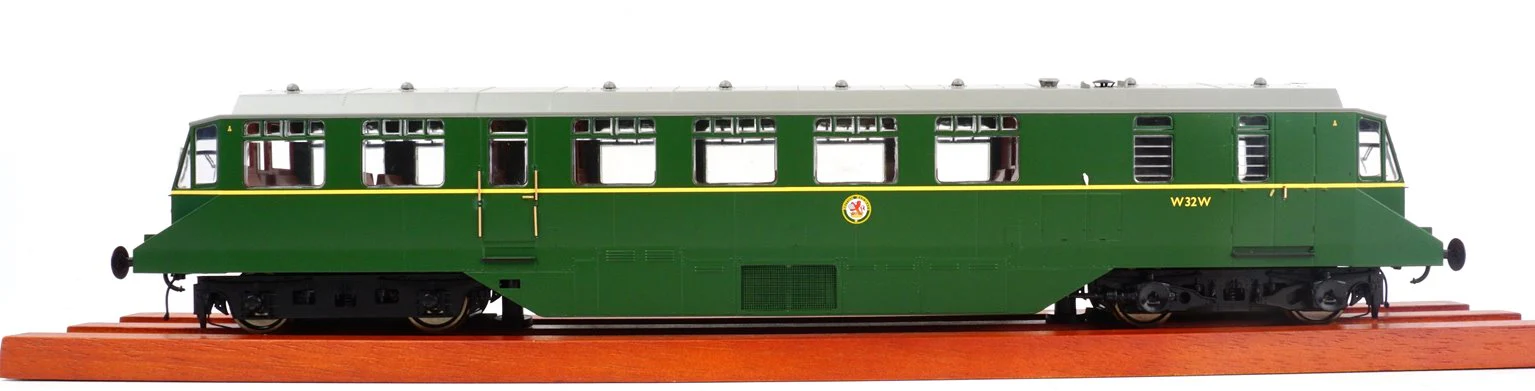 Pre-Owned 1904 GWR AEC ‘Razor Edge' Railcar BR green with speed whiskers (white cab roofs) No.W32W Diesel Locomotive - Image 3