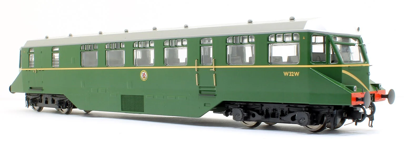 19404 GWR AEC Railcar GWR BR green with speed whiskers (white cab roof) Diesel Locomotive - Image 4