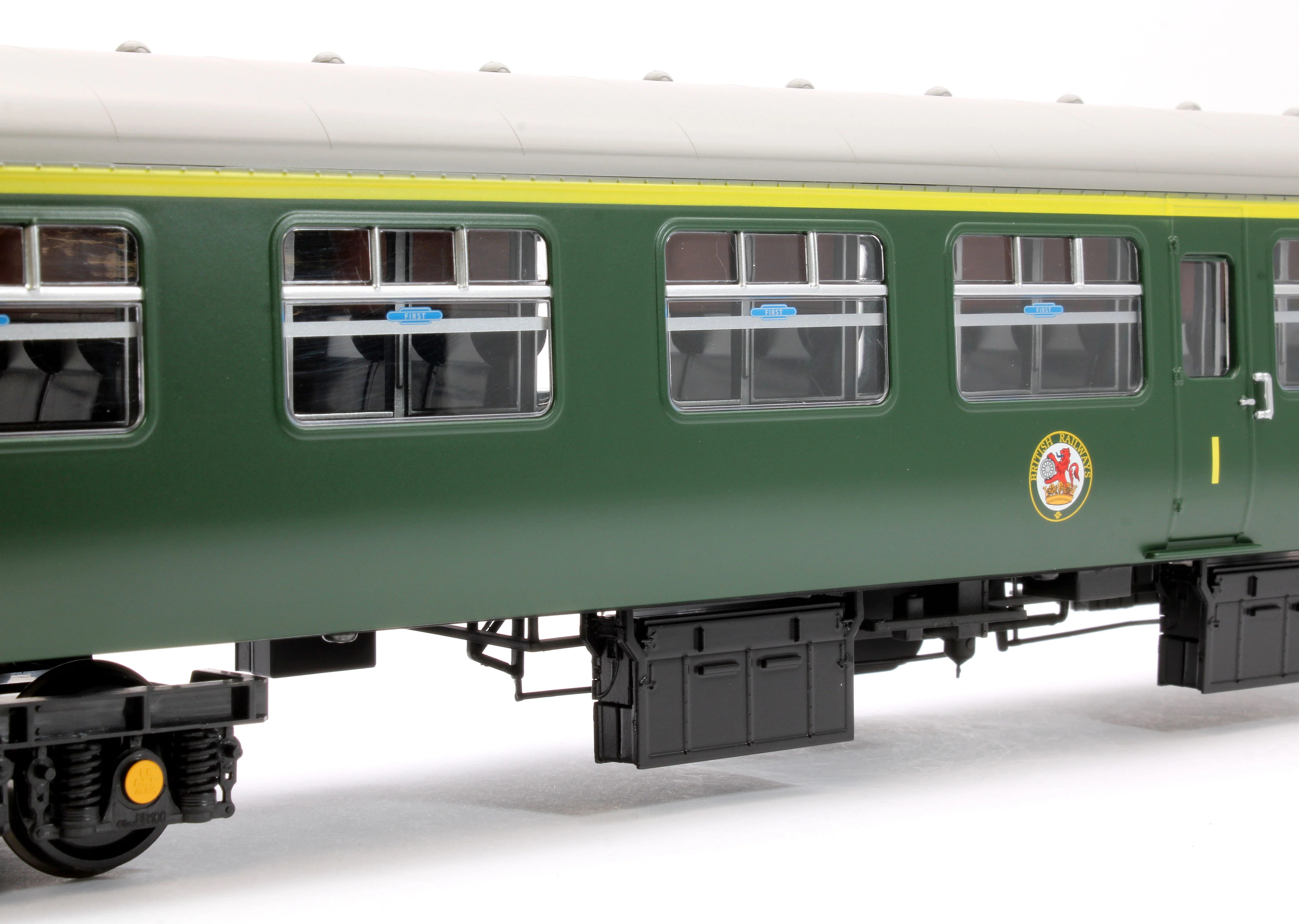 2436 BR(S) Green MK2 First Corridor (FK) Passenger Coach - Image 3