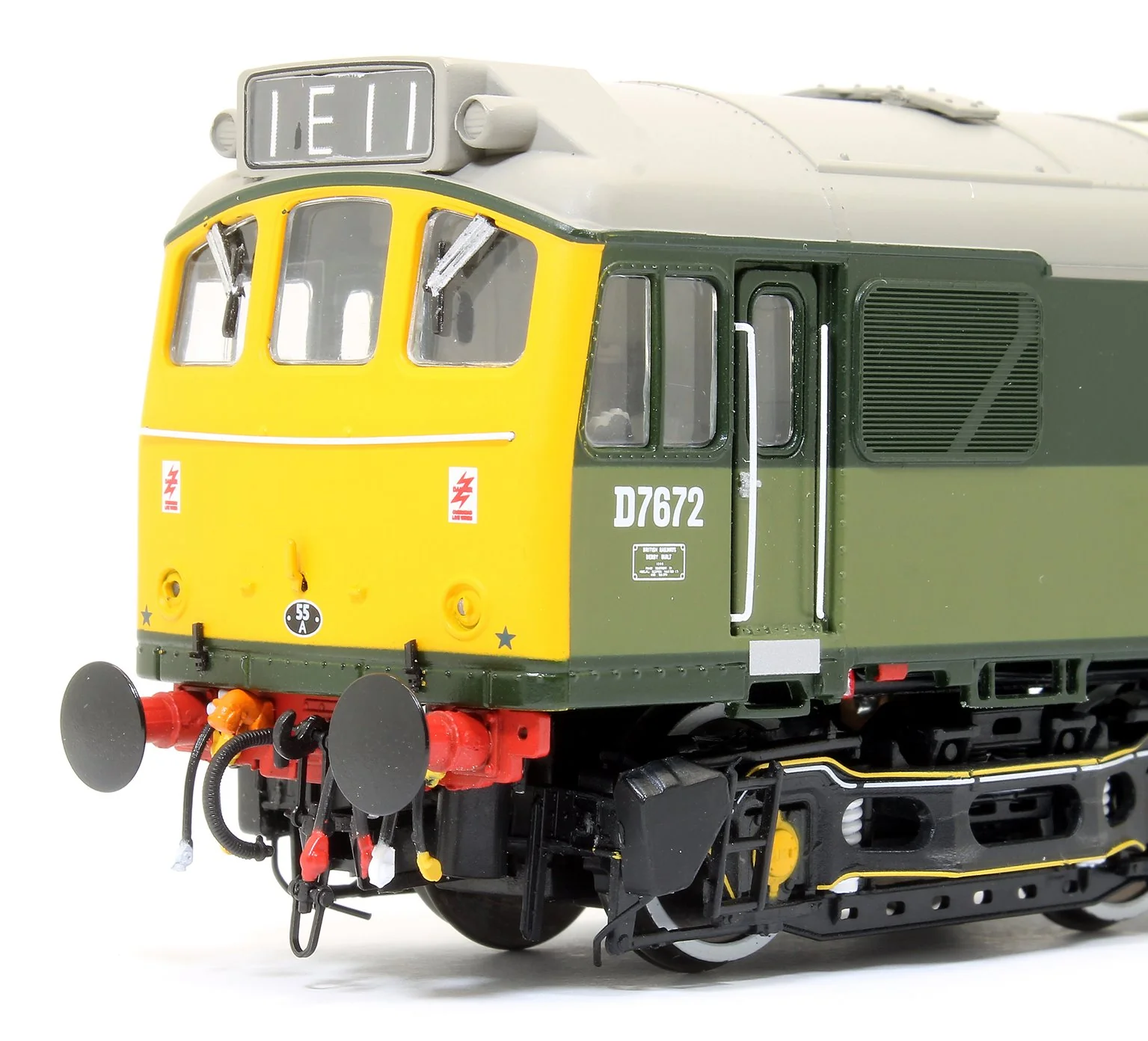 2539 Class 25/3 - D7672 'Tamworth Castle' BR Special Two-Tone Green Diesel Locomotive - Image 3