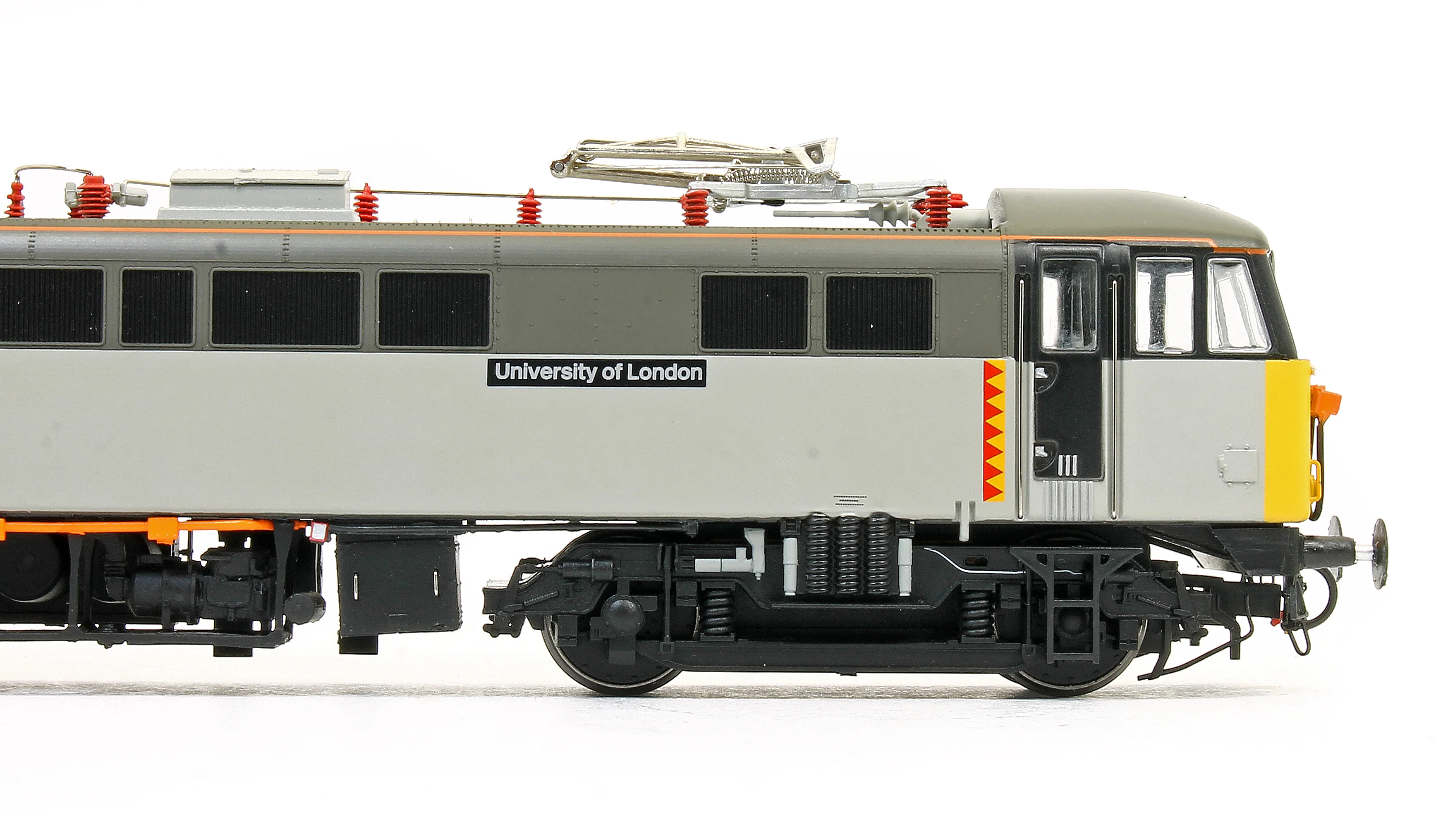 8641 Class 86 634 'University of London' Railfreight Distribution Electric Locomotive - Image 3