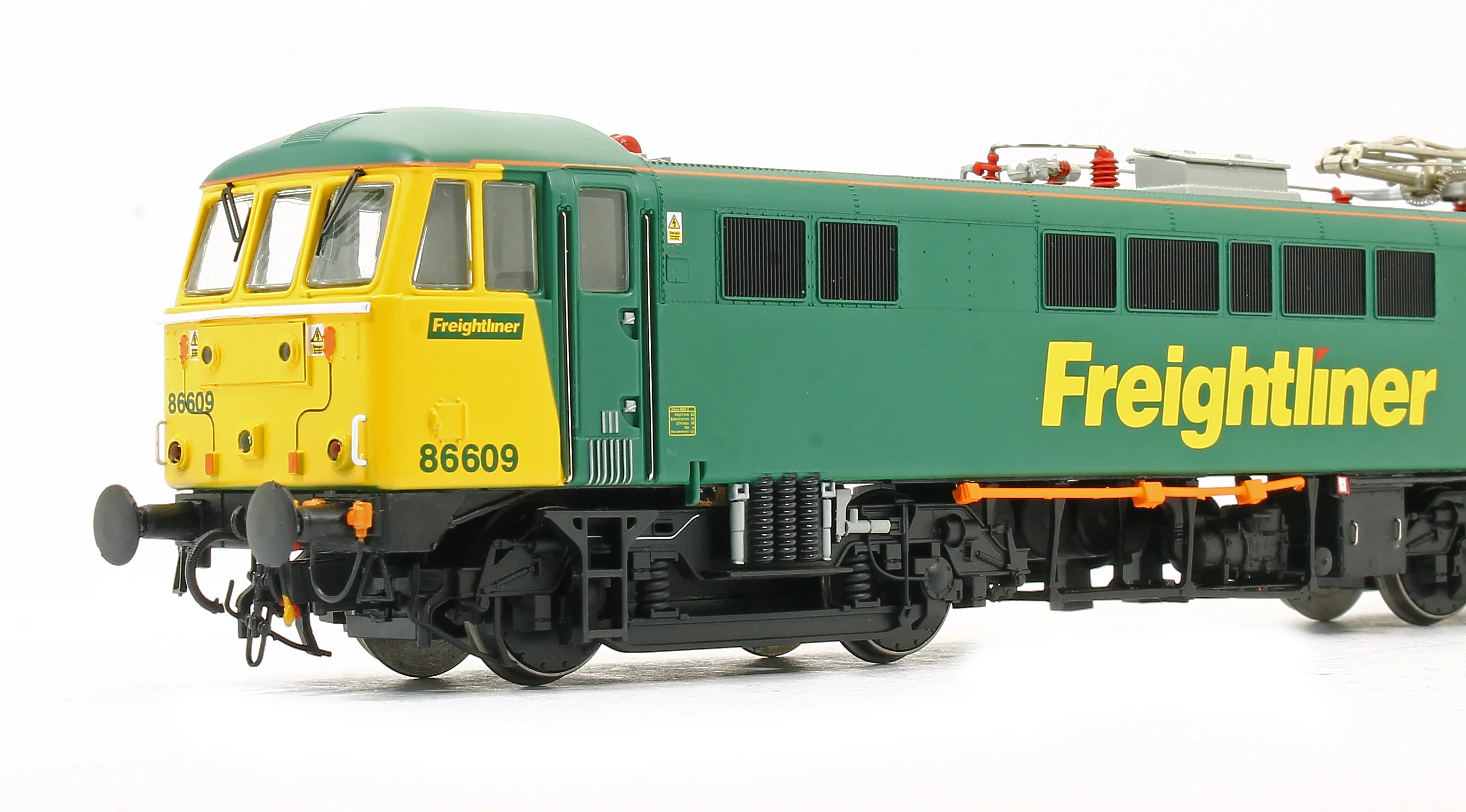 8646 Class 86 609 Freightliner Green/Yellow Electric Locomotive - Image 4