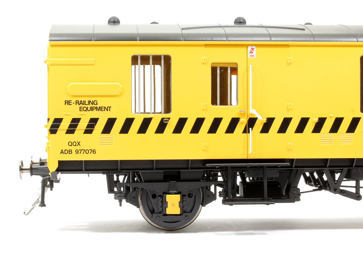 9404 BR Mk1 CCT 4w General Purpose Van in Breakdown Train Unit (BTU) Yellow No.977076 - Image 4