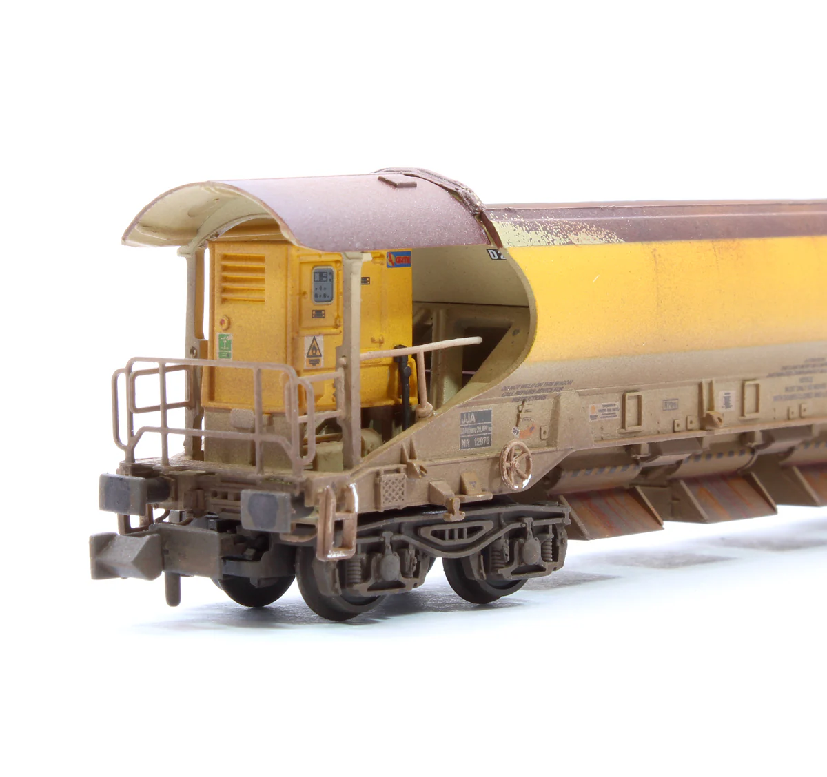 377-700ZDW Highly Detailed Premium Weathered Network Rail JJA MK2 Auto-Ballaster with Generator Unit Curved Top - Image 4