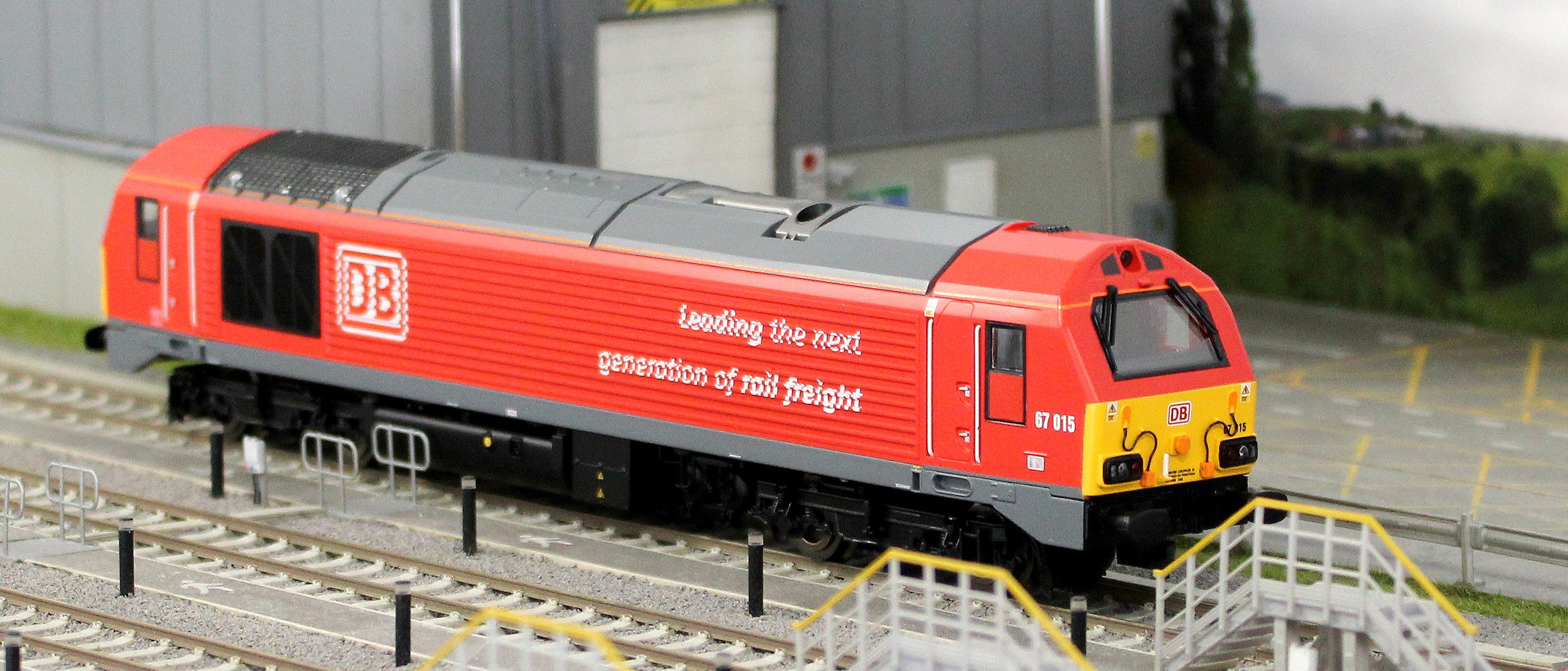 R30425 Class 67 DB Schenker 67015 Diesel Locomotive - Image 8