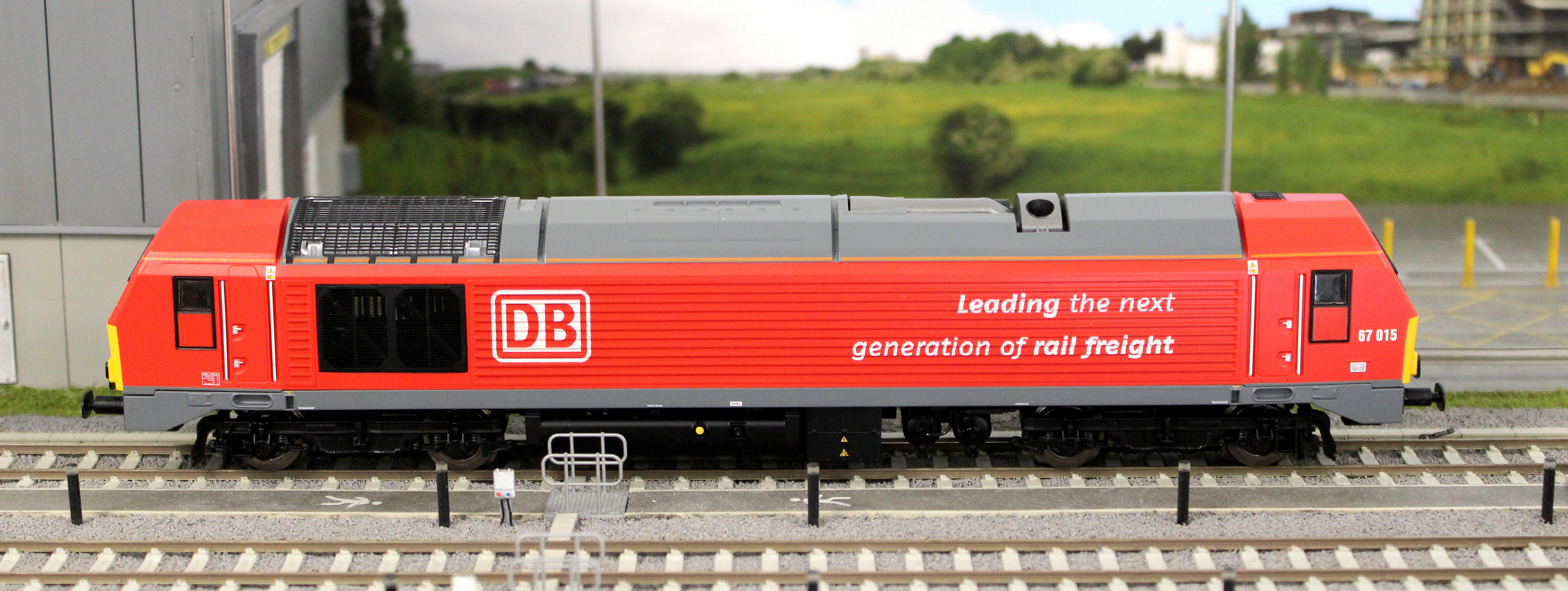 R30425 Class 67 DB Schenker 67015 Diesel Locomotive - Image 9
