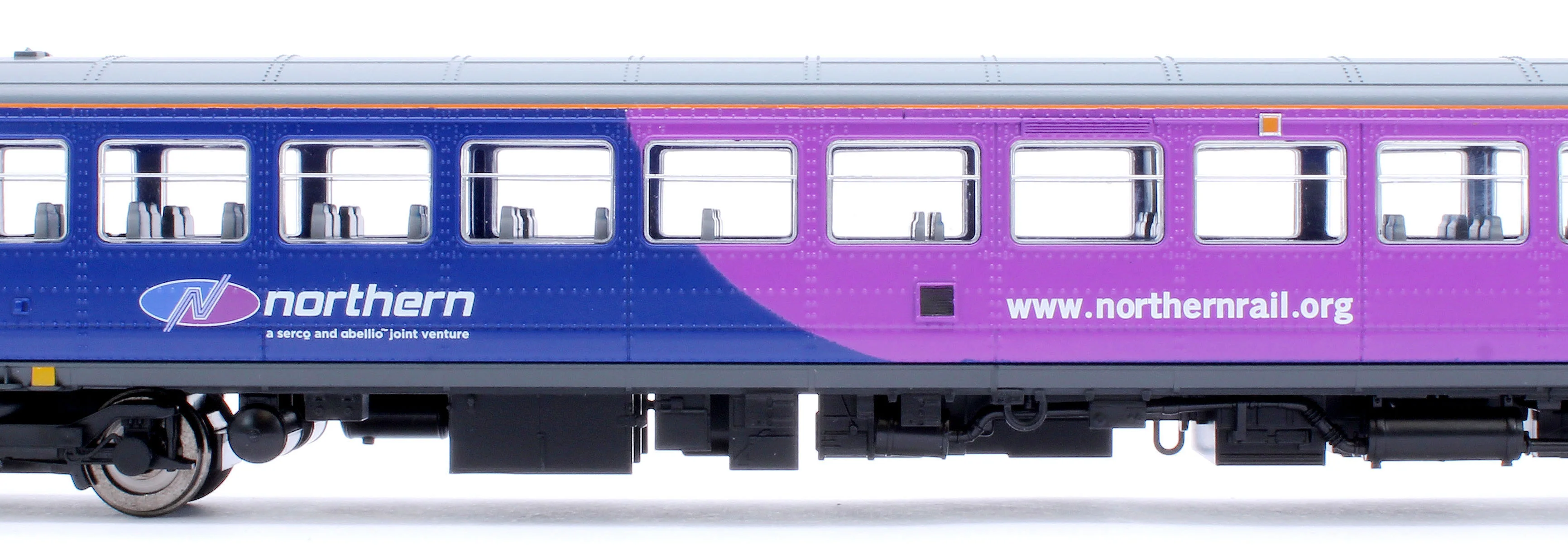R30427 Class 153 Northern Rail 153360 Diesel Locomotive - Image 7