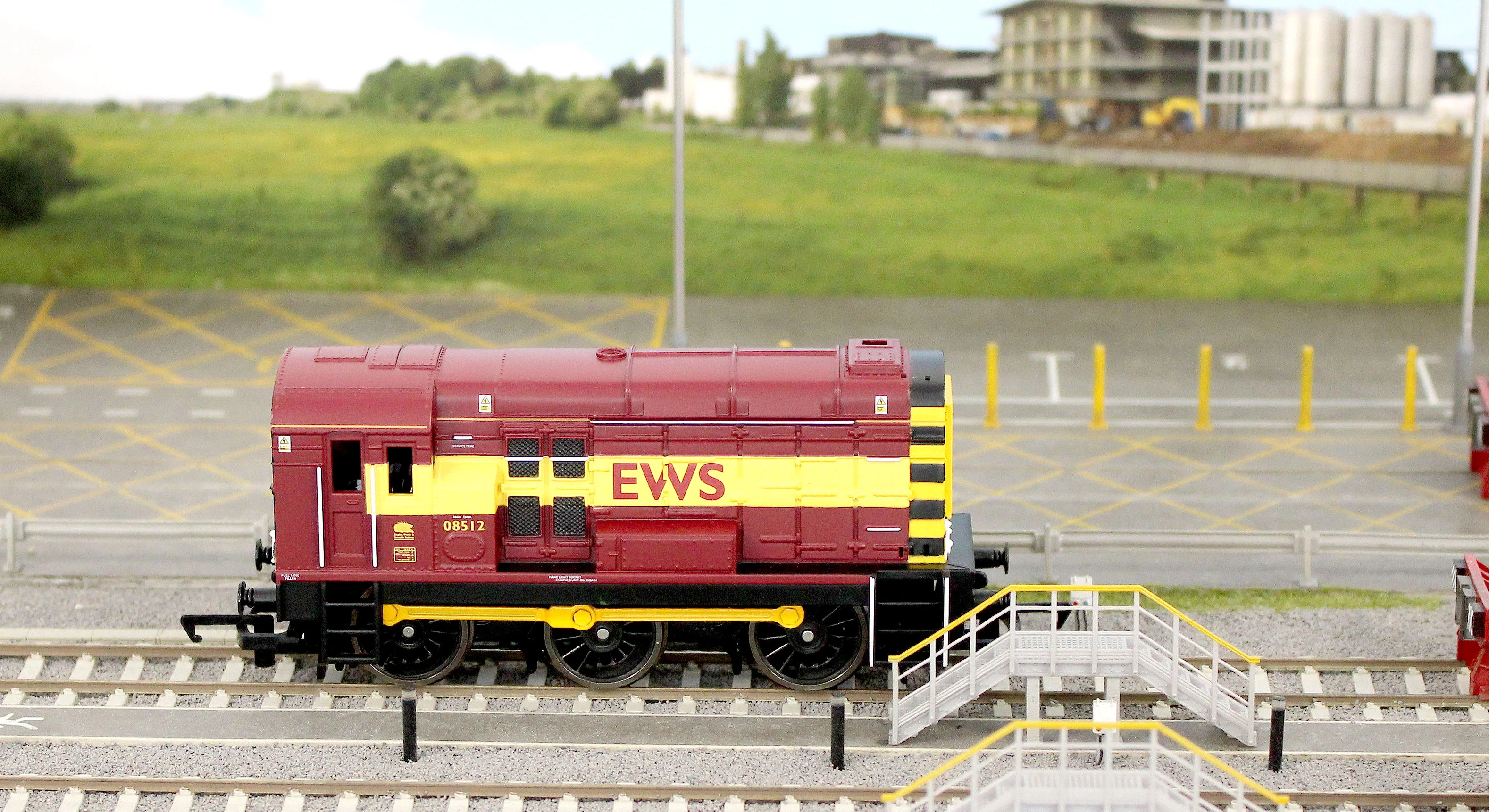 R30430 RailRoad EWS Class 08 No.08512 Diesel Locomotive - Image 12