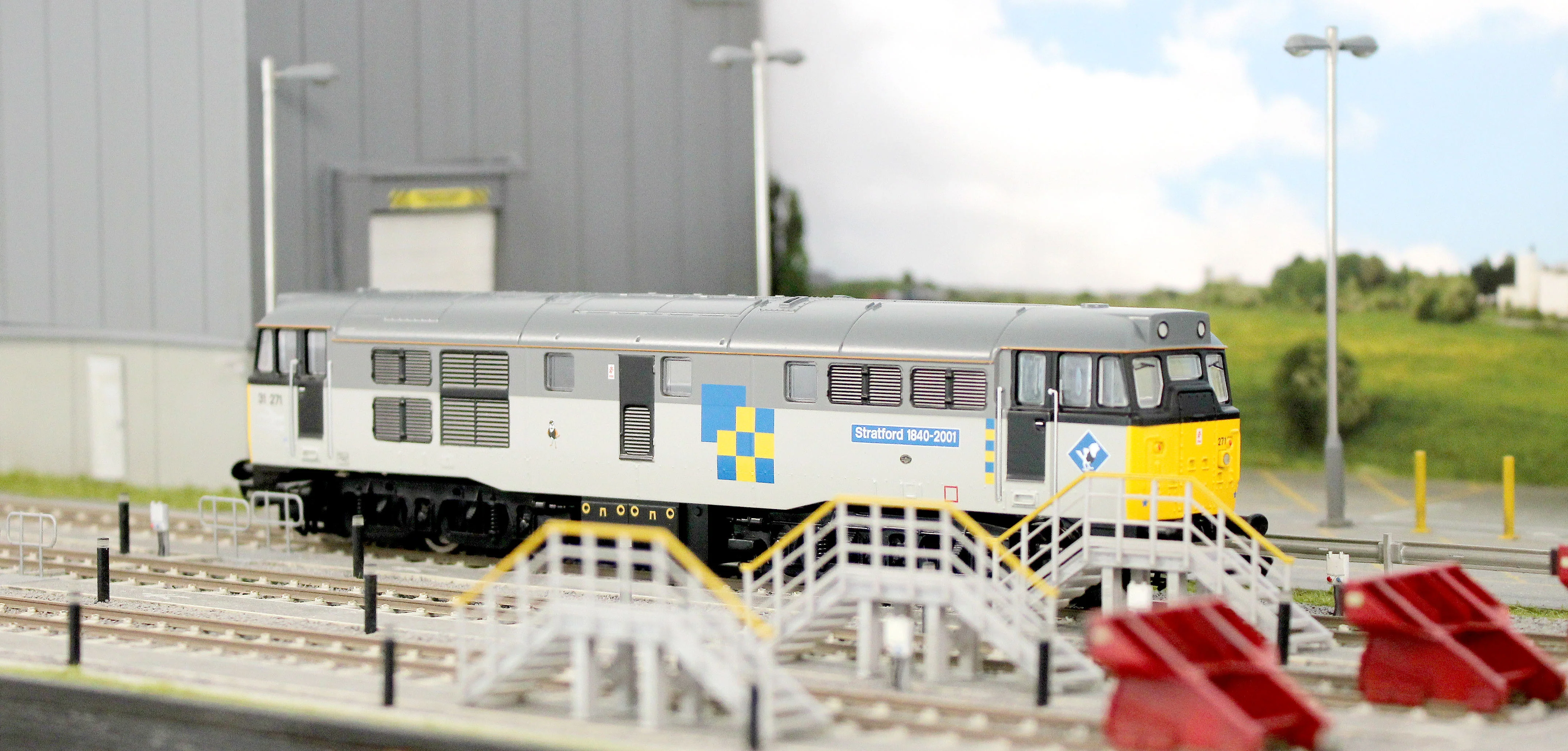 R30439 RailRoad Class 31 TFL Construction '31271' Stratford Diesel Locomotive - Image 14