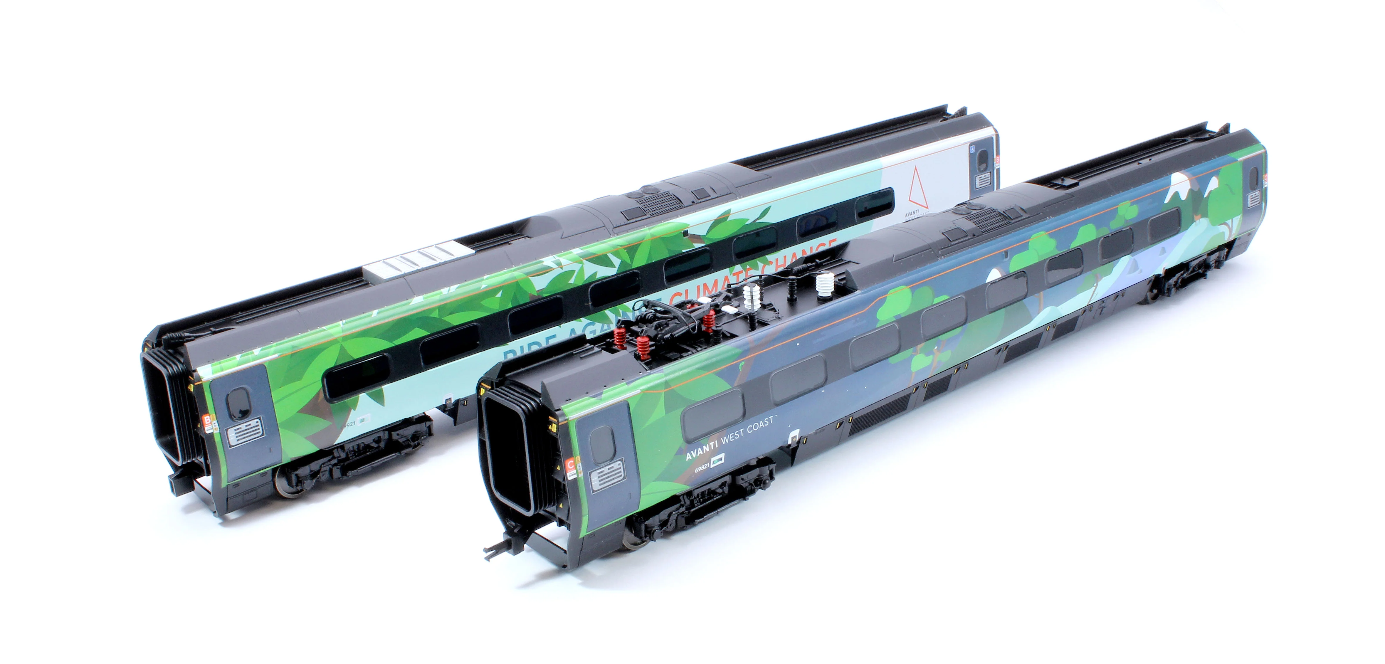 R30444 Avanti West Coast Class 390 COP26 Livery 4 Car Train Pack No.390121 - Image 4