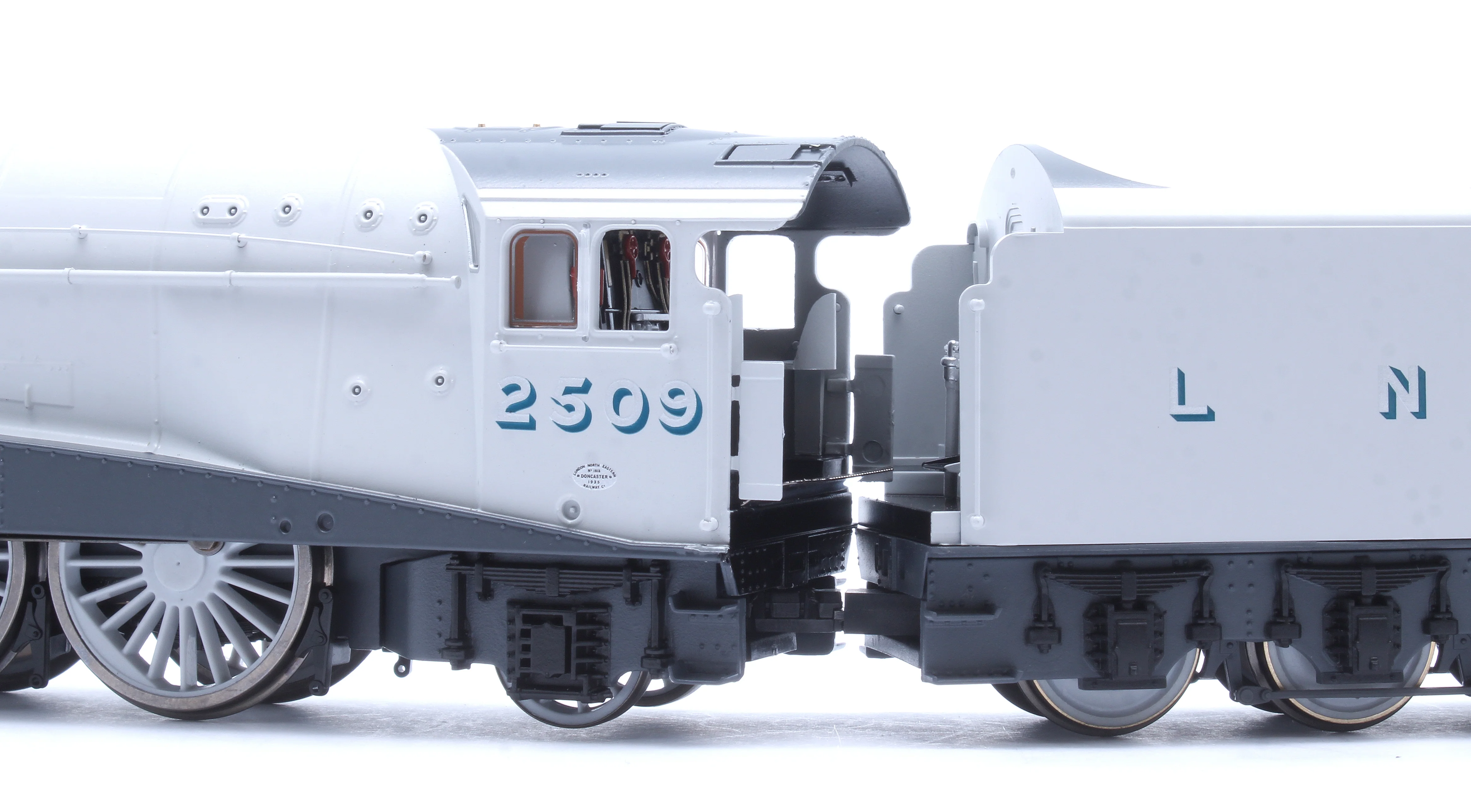 R30456 Hornby Dublo Class A4 4-6-2 LNER No.2509 'Silver Link' (90th Anniversary Collection) Steam Locomotive - Image 7