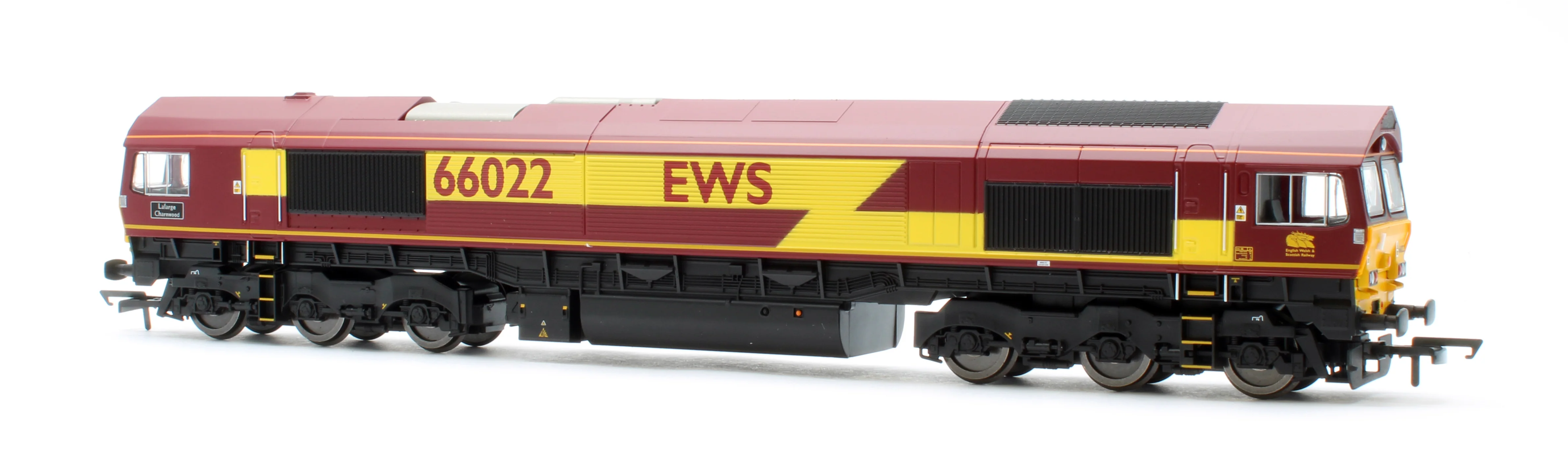 R30532 RailRoad Class 66 EWS 66022 'Lafarge Charnwood' Diesel Locomotive - Image 4