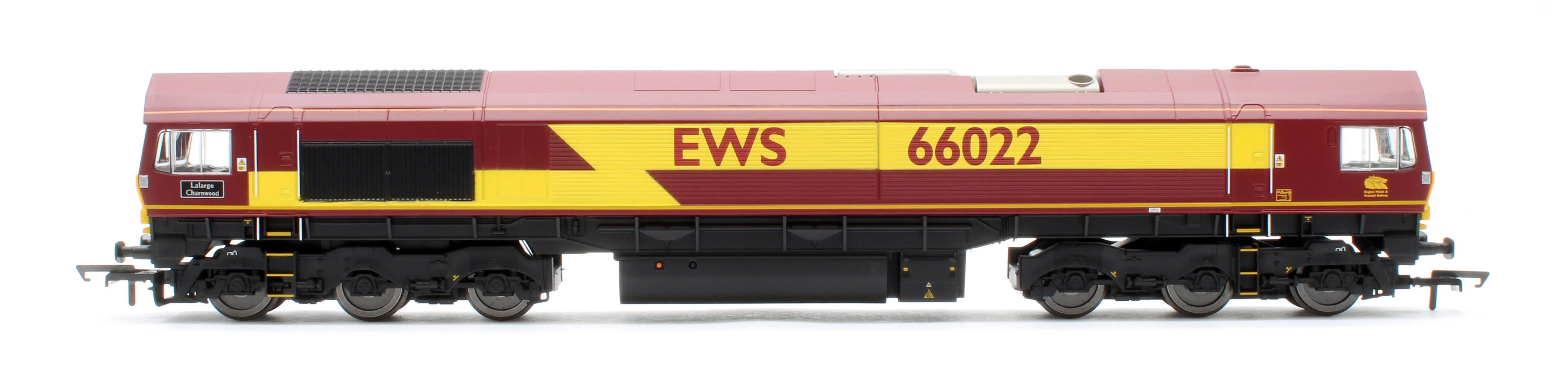 R30532 RailRoad Class 66 EWS 66022 'Lafarge Charnwood' Diesel Locomotive - Image 6