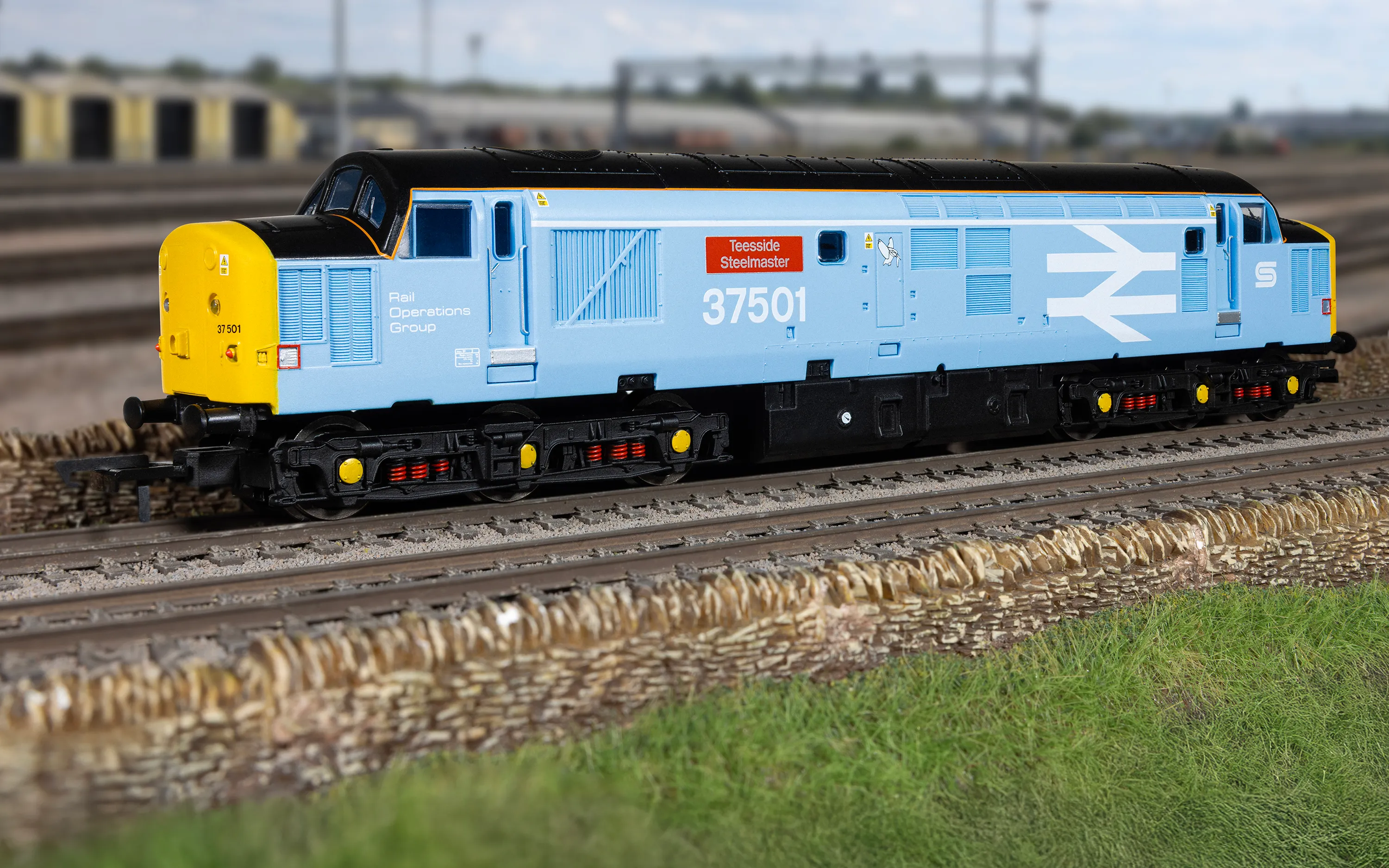 R30545TXS RailRoad Class 37/5 ROG / British Steel 37501 'Teesside Steelmaster' Diesel Locomotive - DCC Sound - Image 8