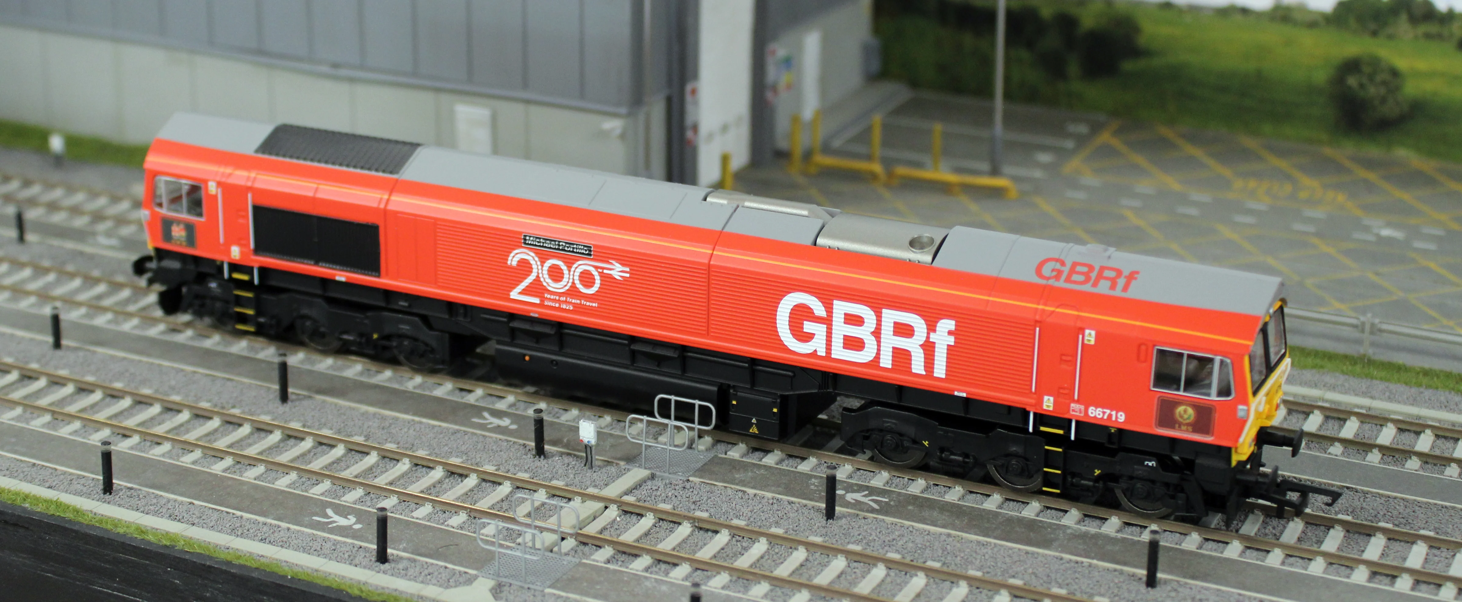 R30550TXS RailRoad Plus GBRf Class 66 Railway 200 'Michael Portillo' 66719 Diesel Locomotive - DCC Sound - Image 11