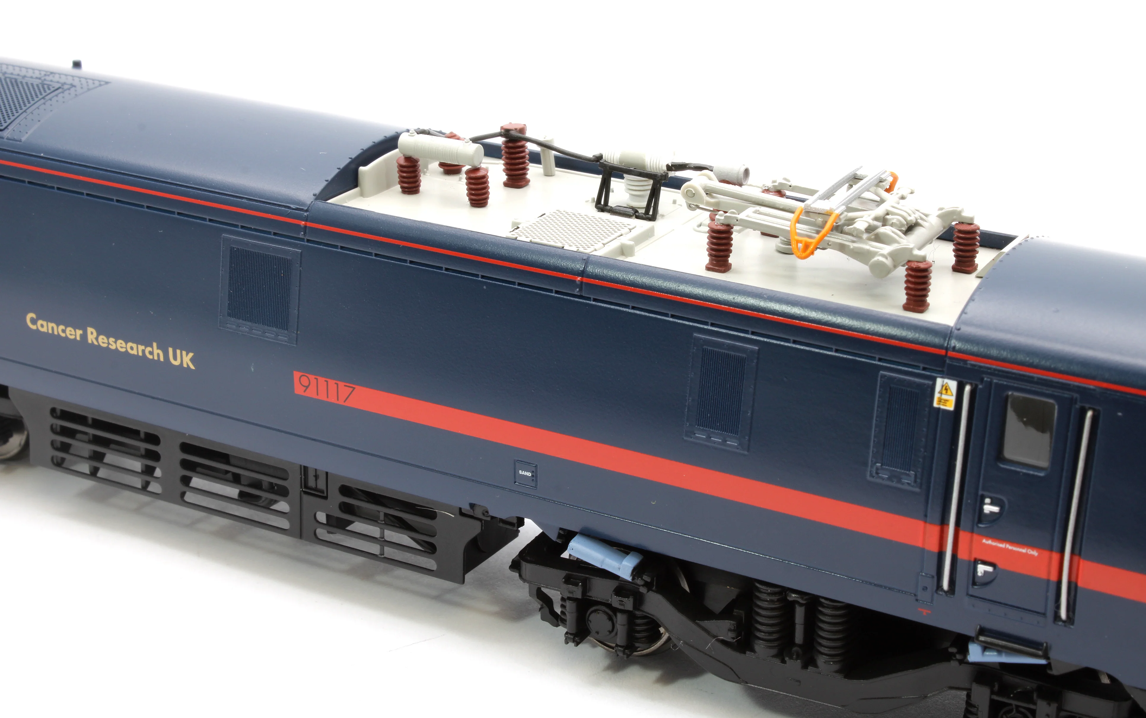 R3893 Class 91 91117 Bo-Bo "Cancer Research UK" GNER - Electric Locomotive - Image 9