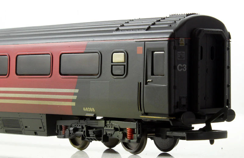 R4546 Ex Virgin Mk3 Trailer Guard's Standard Coach No.44088 - Weathered - Image 3