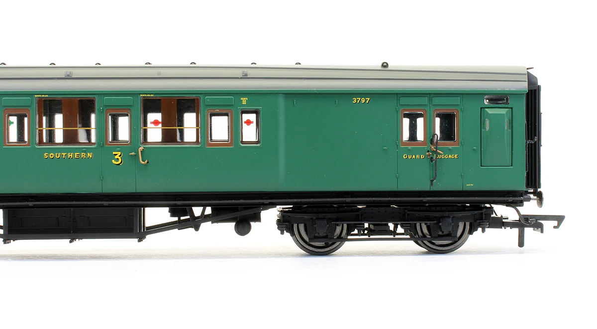 R4736 SR Maunsell 6 Compartment Brake 3rd Coach '3797' - Image 3