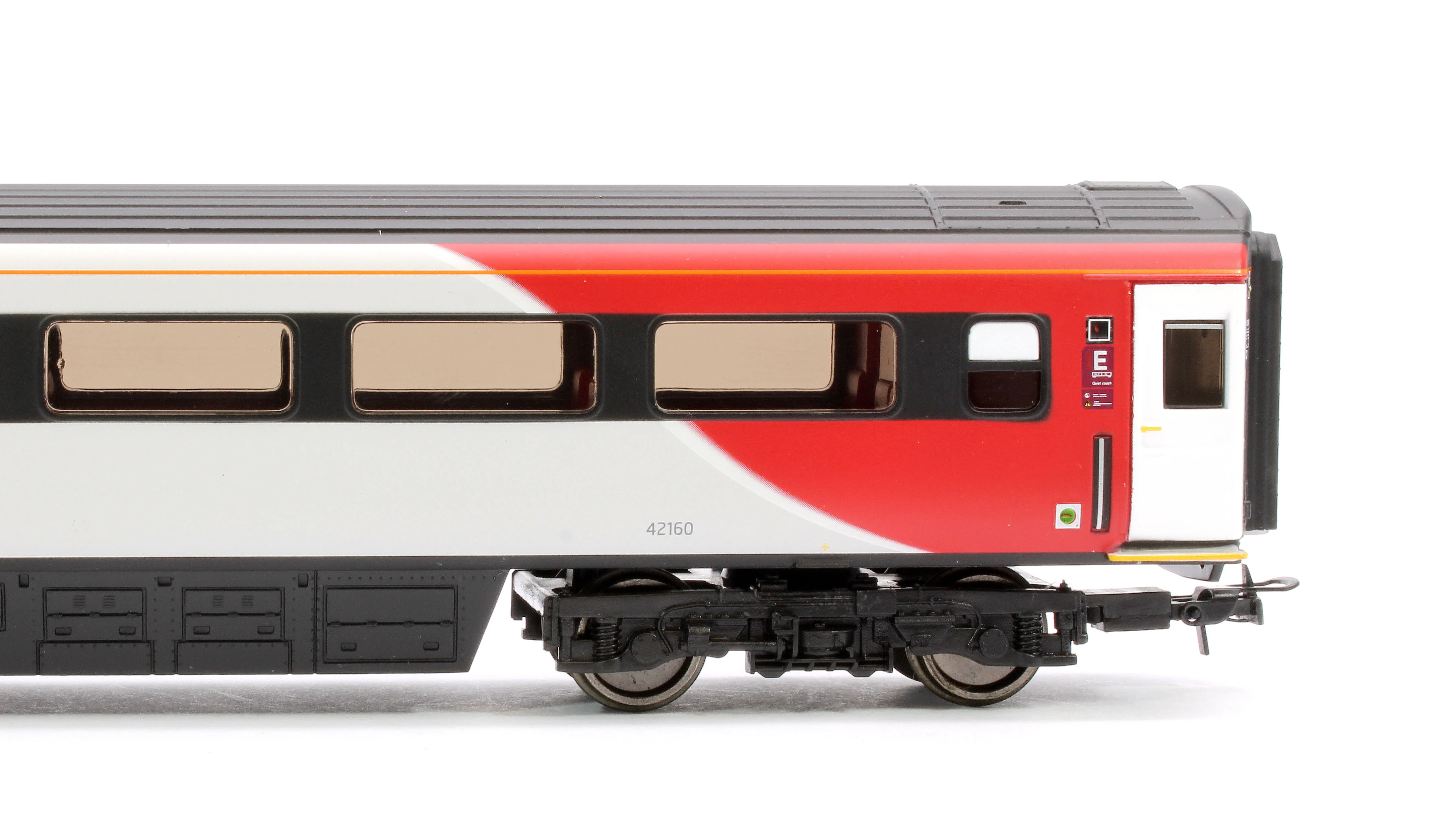 R4931H Mk3 Trailer Standard Open (TSO) Coach E LNER 42160 - Image 4