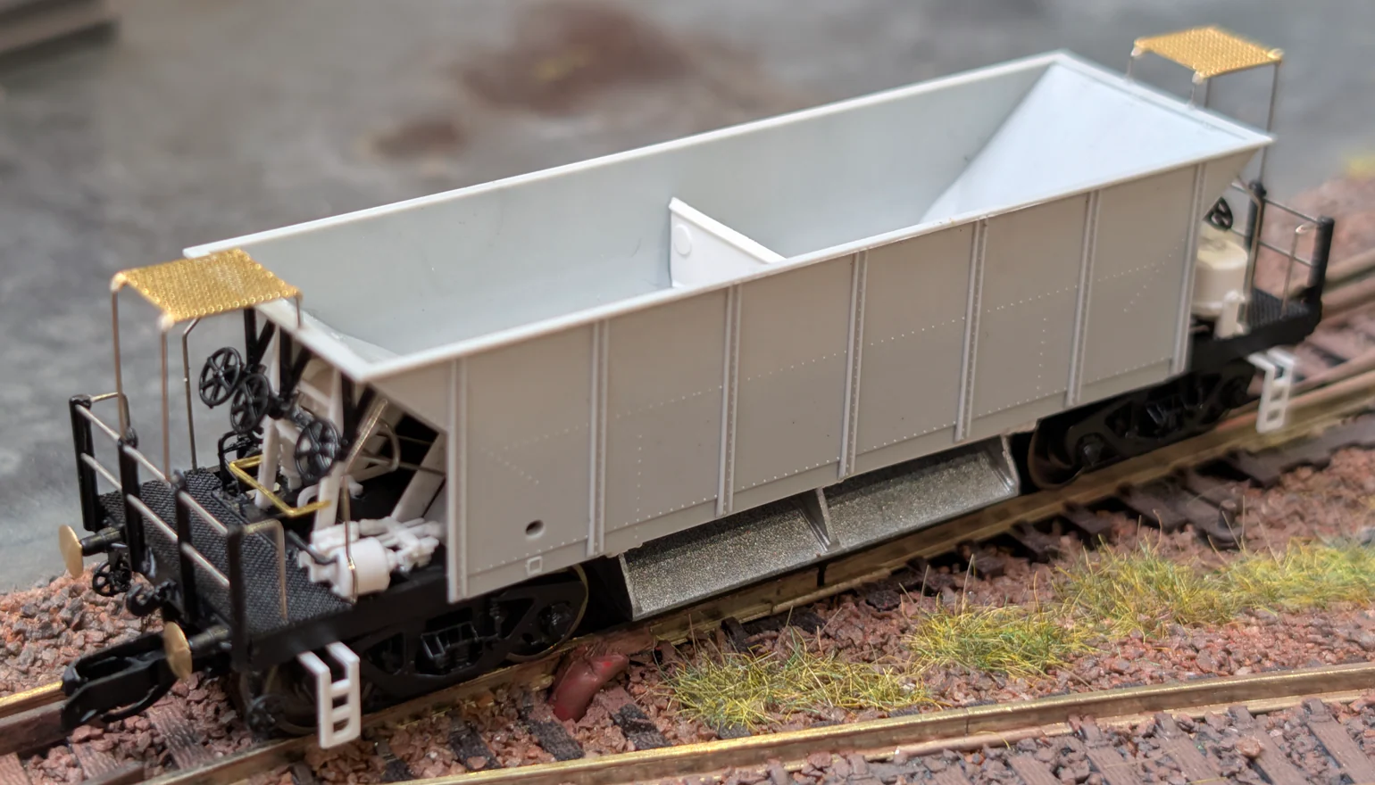 TT6064 YGH 'Sealion' Ballast Hopper Civil Engineers 982838 - Image 3