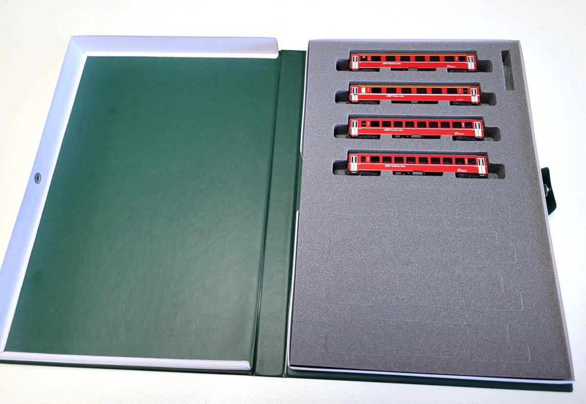 10-1414 -177233 RhB EW1 Red 4 Coach Add on Set (4) - Image 3