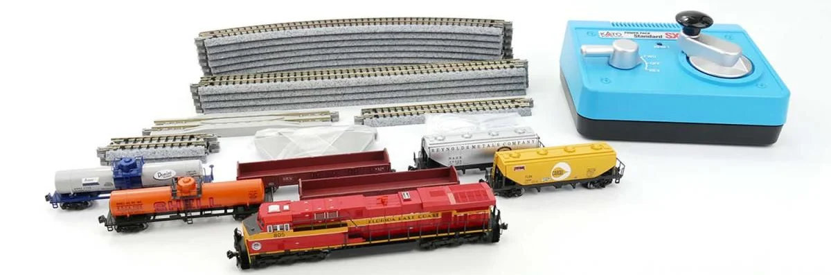 106-0026 Florida East Coast GE ES44C4 Diesel Freight Train Set - Image 5
