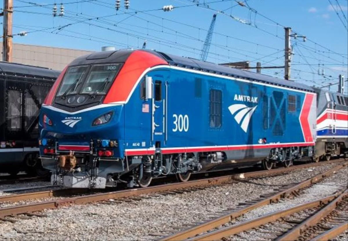 176-6053 ALC-42 Charger Loco Amtrak PhVI 304 - Image 2