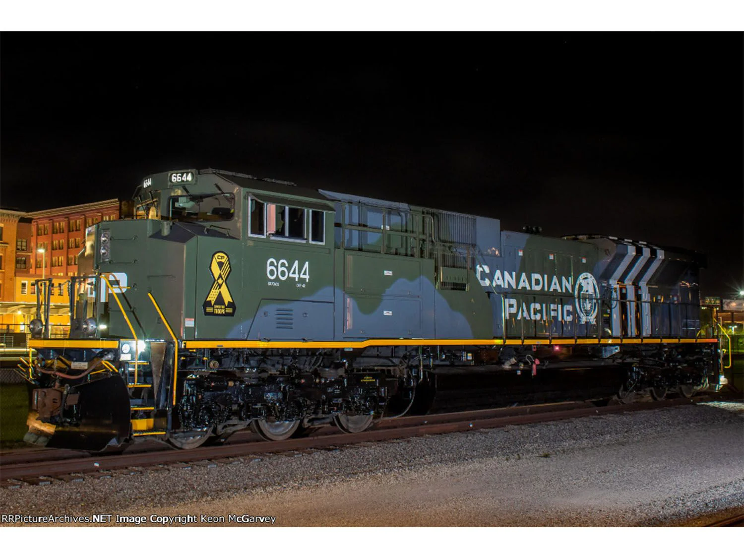 176-8540-DCC SD70ACU Diesel CP Military Heritage 6644 D-Day - DCC-Sound