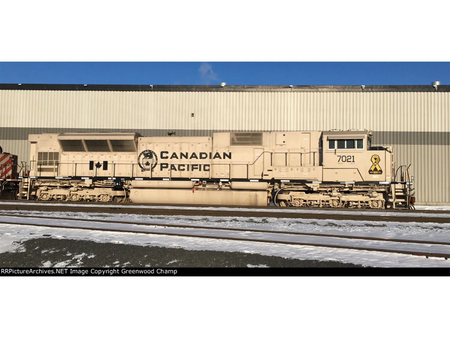 176-8542 SD70ACU Diesel CP Military Heritage 7021 Beige