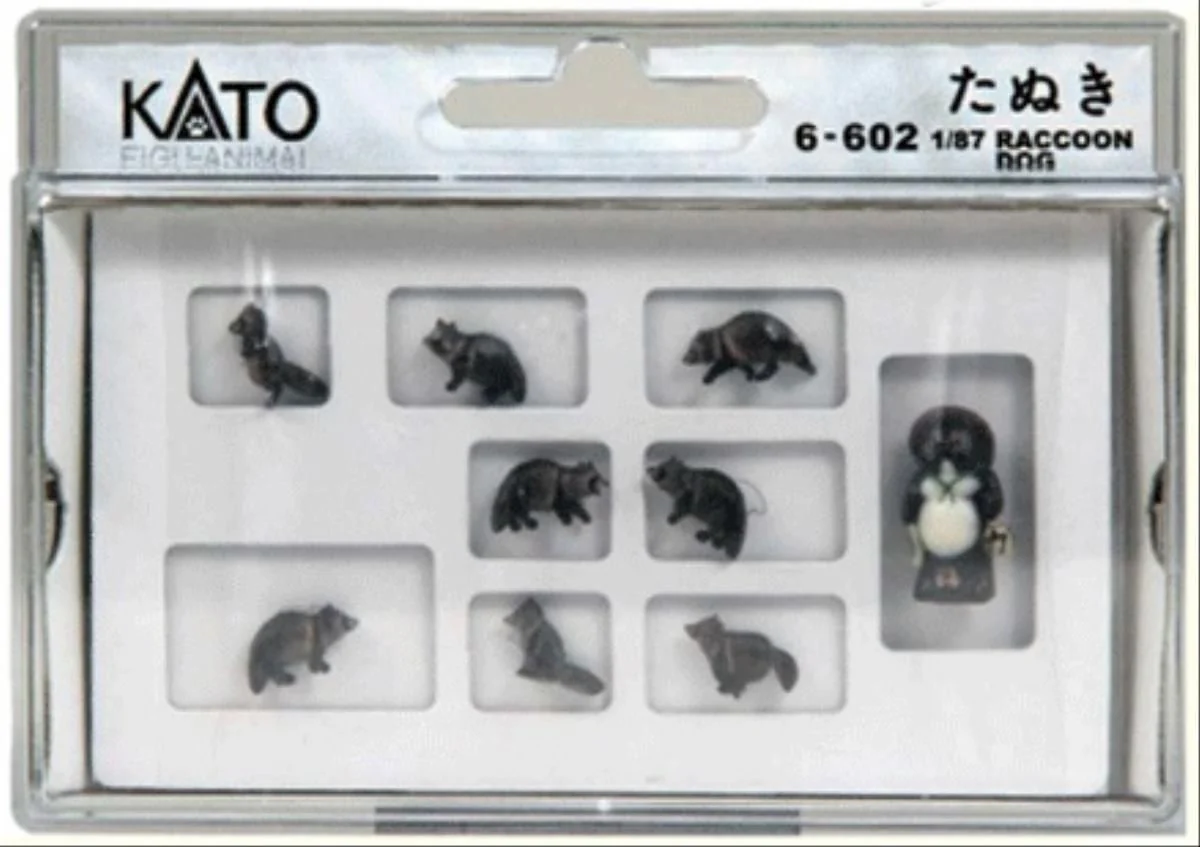 6-602 Raccoon Dogs (8) Figure Set