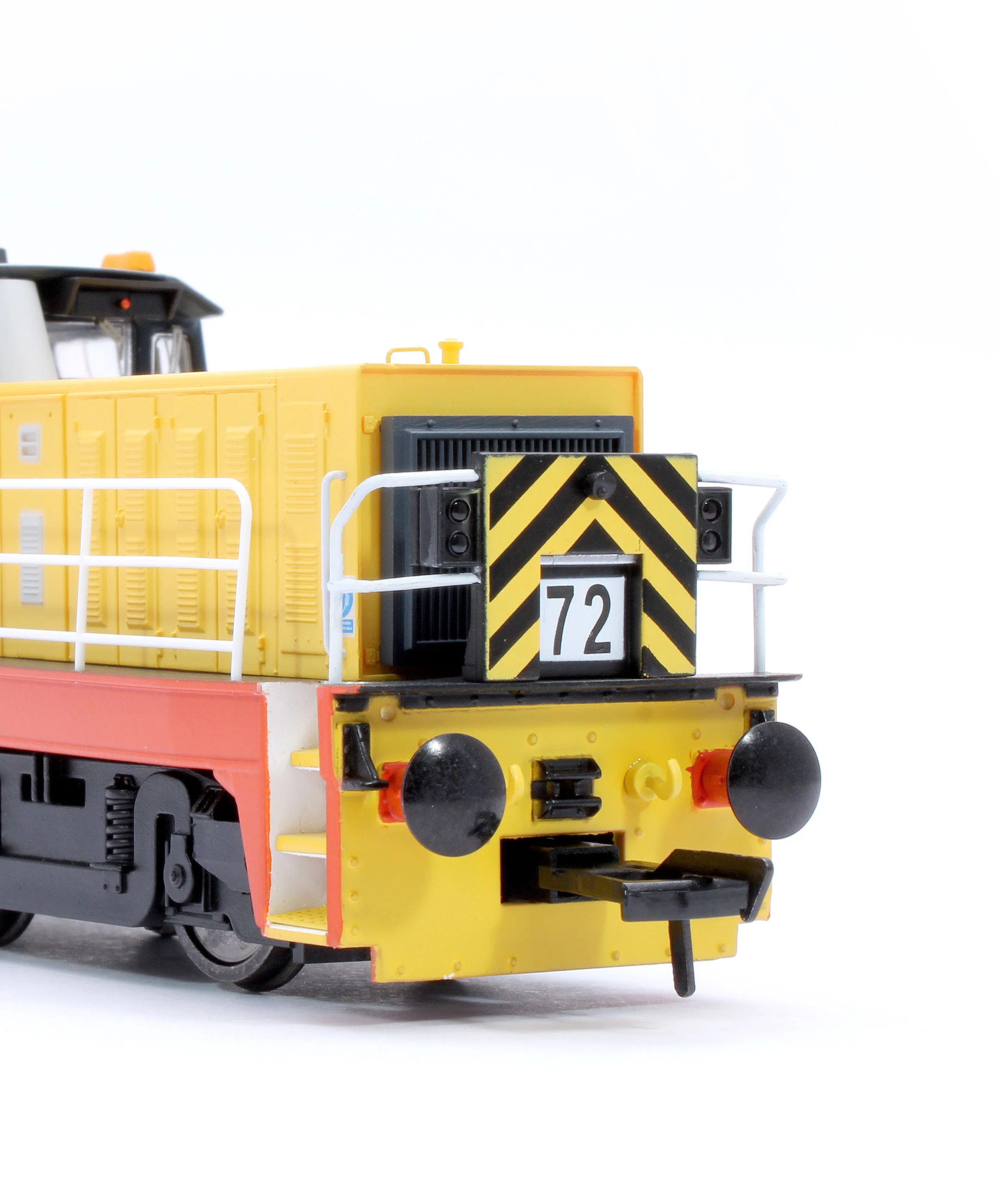 KRM-HUN-OO-F-72 Hunslet Bo-Bo in British Steel Yellow/Blue No.72 Diesel Locomotive - DCC Fitted - Image 10