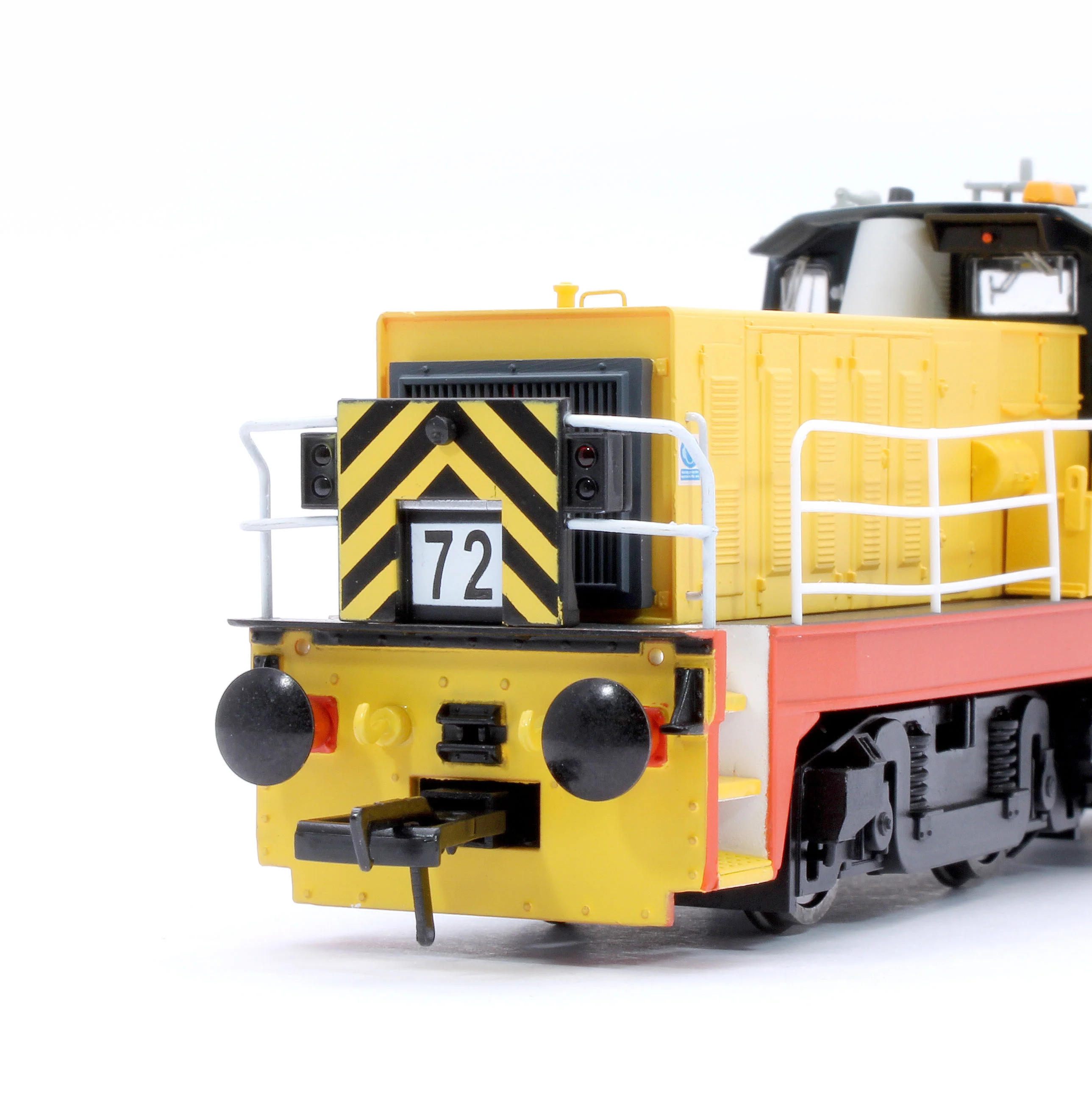 KRM-HUN-OO-F-72 Hunslet Bo-Bo in British Steel Yellow/Blue No.72 Diesel Locomotive - DCC Fitted - Image 9