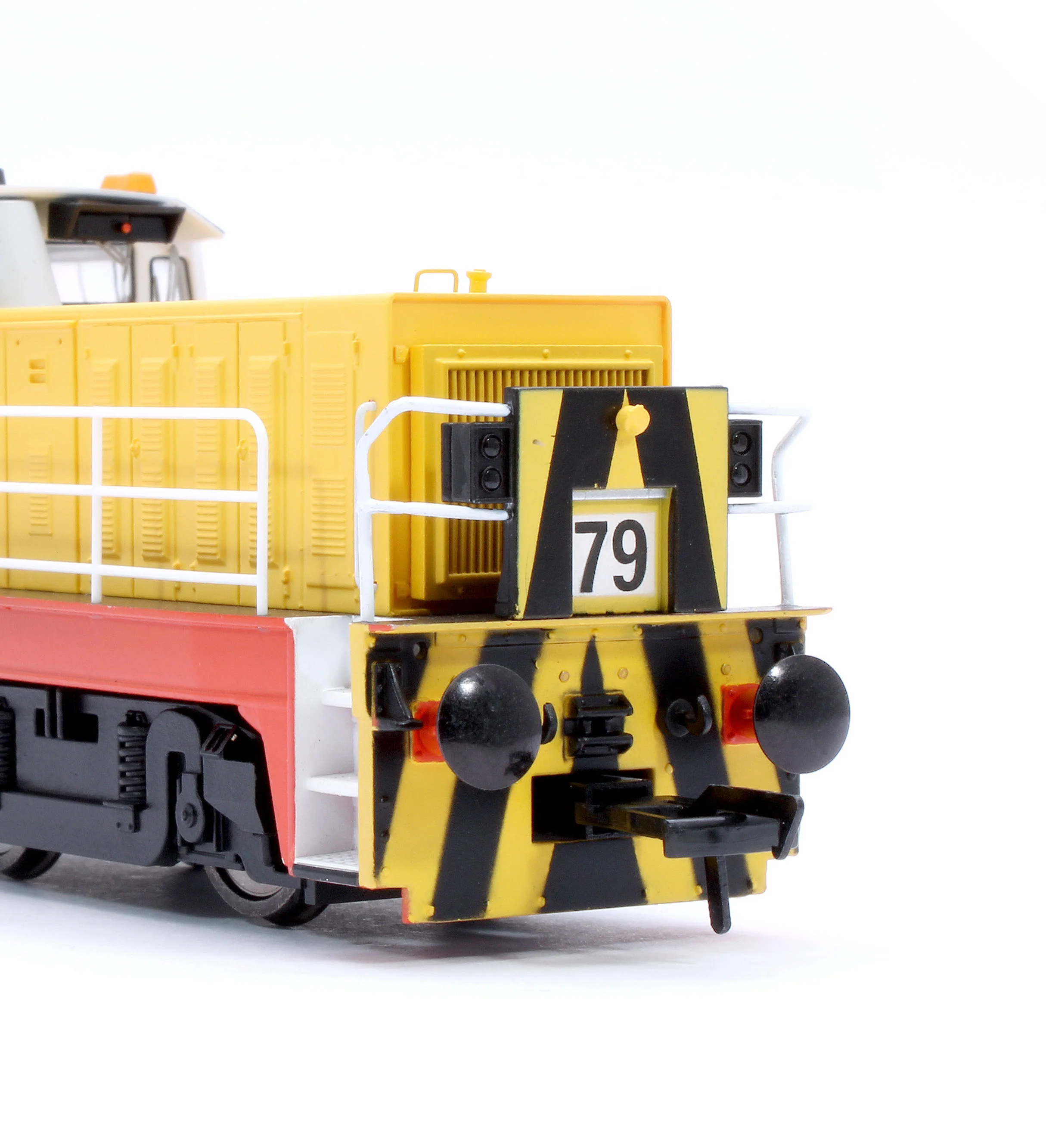 KRM-HUN-OO-F-79 Hunslet Bo-Bo in British Steel Yellow/White "Big Keith" No.79 Diesel Locomotive - DCC Fitted - Image 10