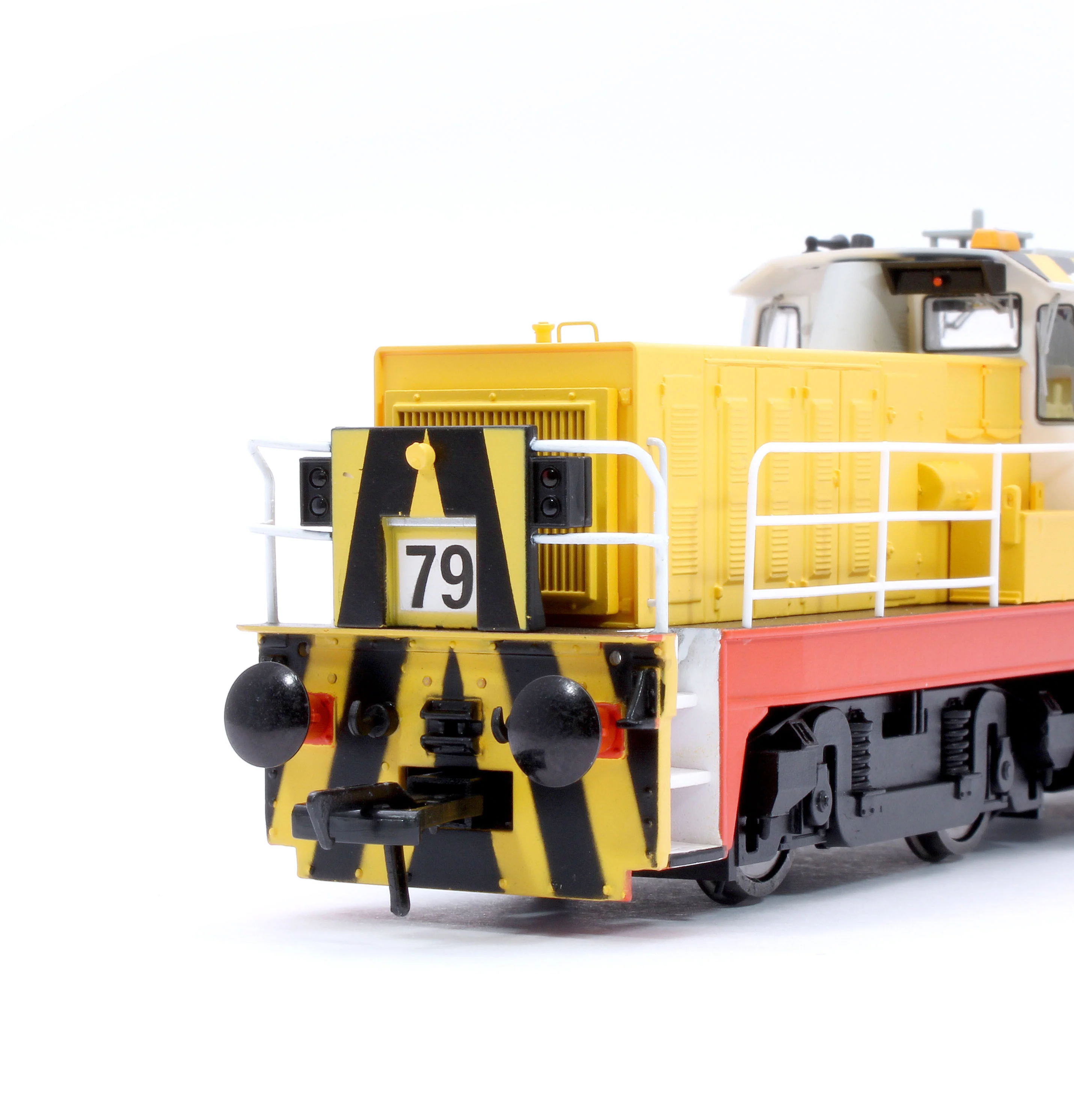 KRM-HUN-OO-F-79 Hunslet Bo-Bo in British Steel Yellow/White "Big Keith" No.79 Diesel Locomotive - DCC Fitted - Image 9