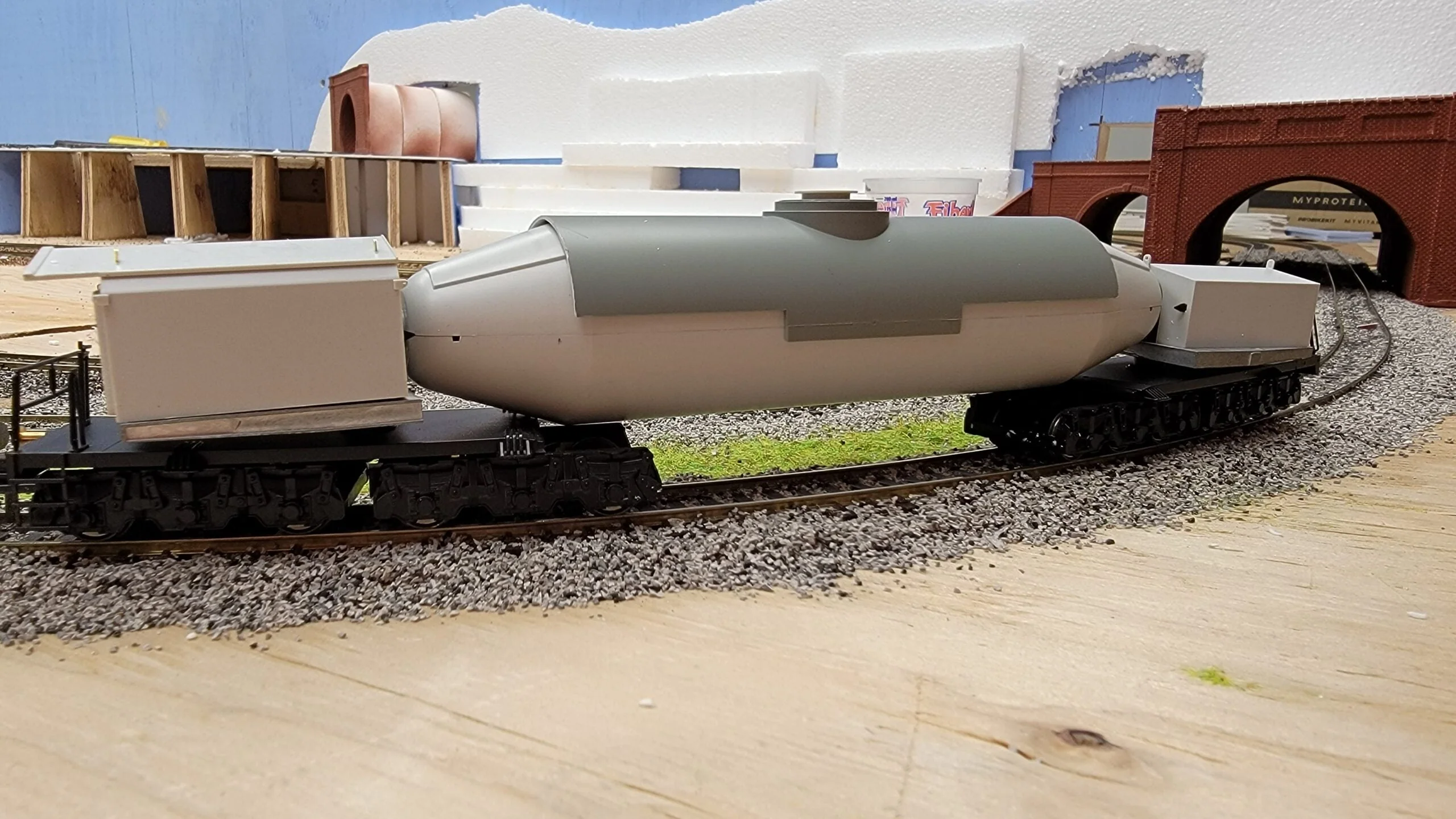 KRM-TOR-OO-DCC Pair of Torpedo Molten Iron Ore Wagons - DCC Rotating - Image 4