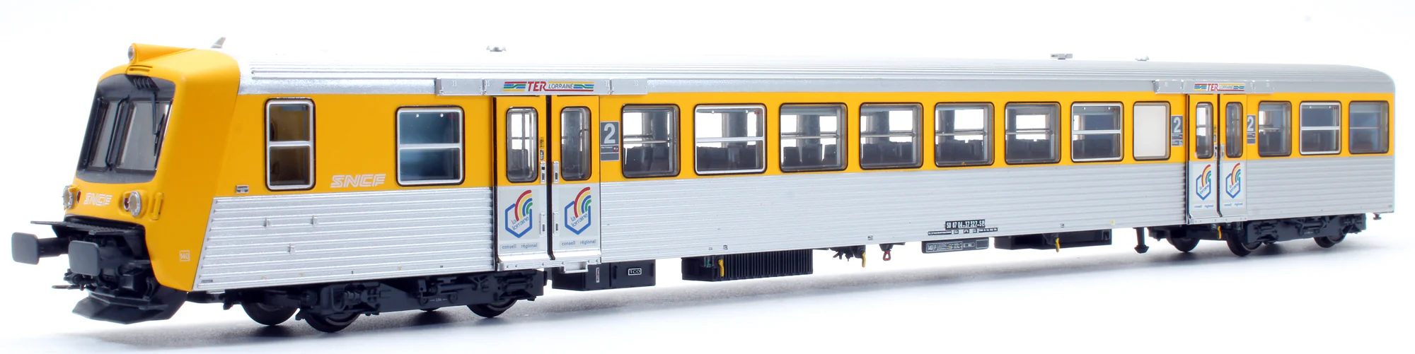 E41.19.03 Pre-Owned SNCF Regional Push-Pull Yellow/Stainless Steel Coaches (Set of 3) - DCC Fitted - Image 2