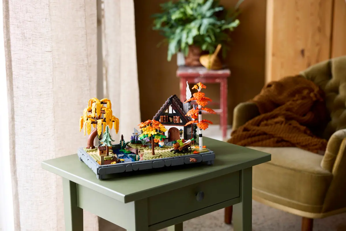 11372 Lego Icons Autumn Cottage Garden - 11372 - Image 10
