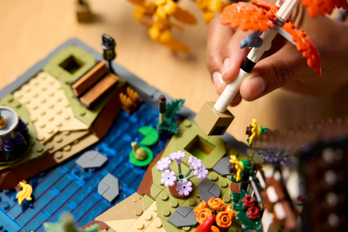 11372 Lego Icons Autumn Cottage Garden - 11372 - Image 12