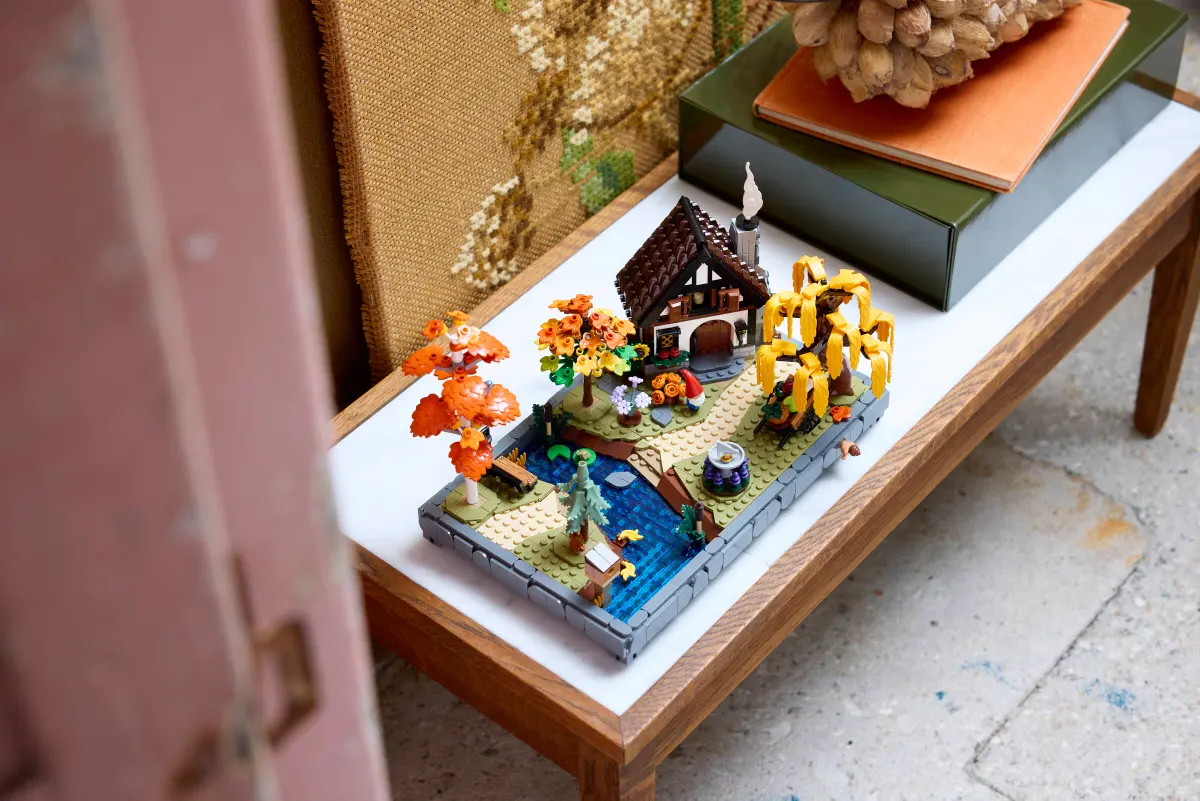 11372 Lego Icons Autumn Cottage Garden - 11372 - Image 14