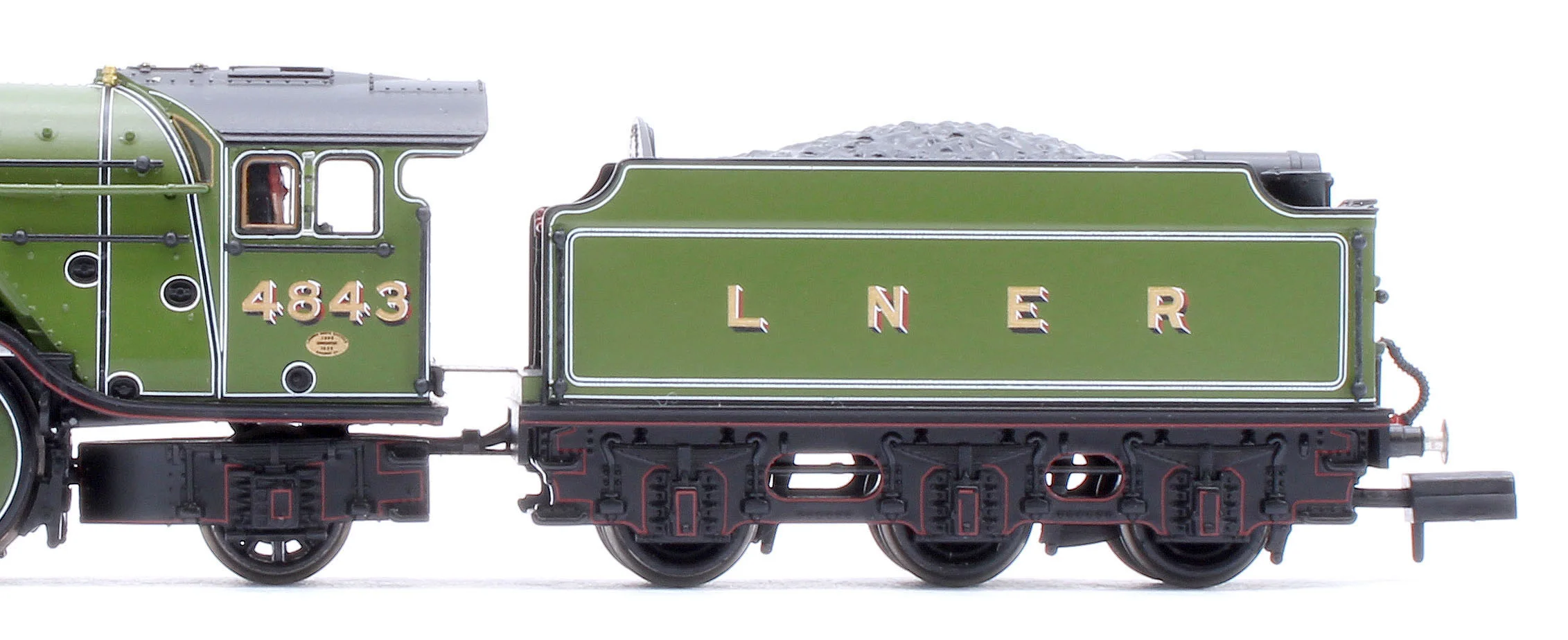 372-611SF LNER V2 4843 'Kings Own Yorkshire Light Infantry' LNER Lined Green Steam Locomotive - DCC Sound - Image 8