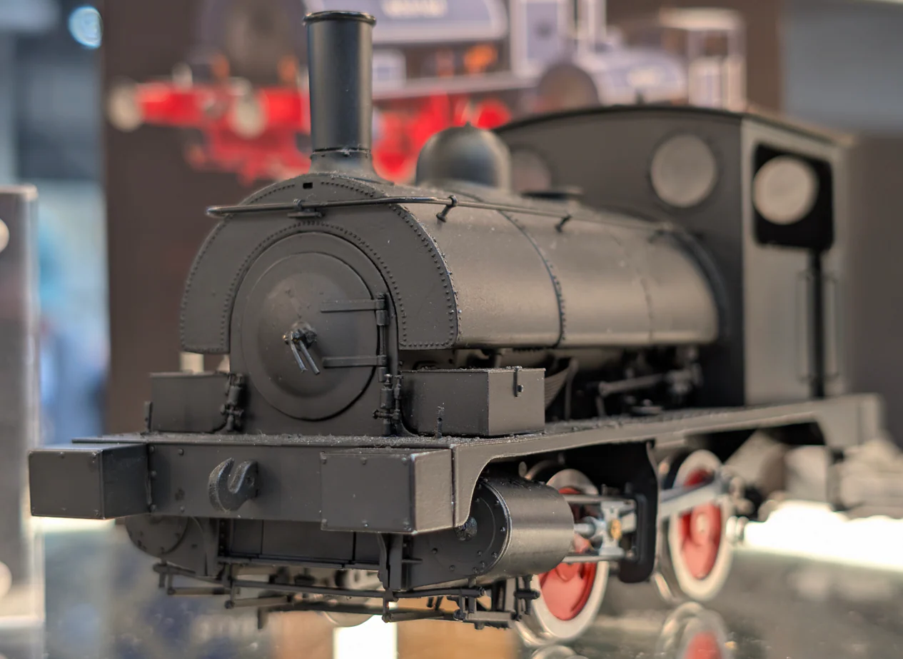E1046 LYR 'Pug' 0-4-0ST 51241 BR Black No Emblems Steam Locomotive - Image 3