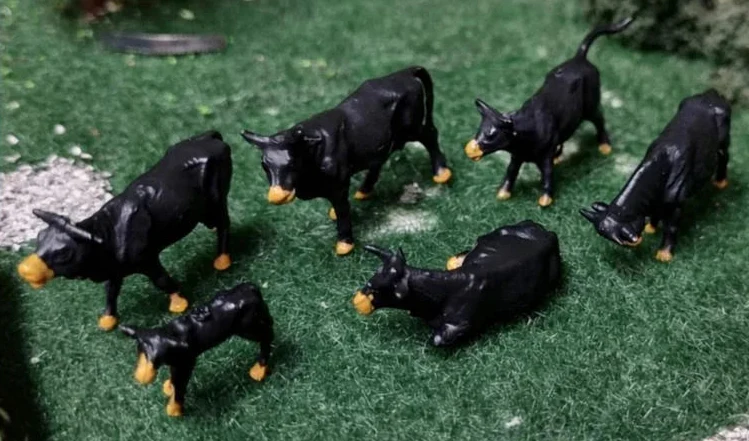 076-508 1:76 Scale Black Cow Figures (6 Pack)