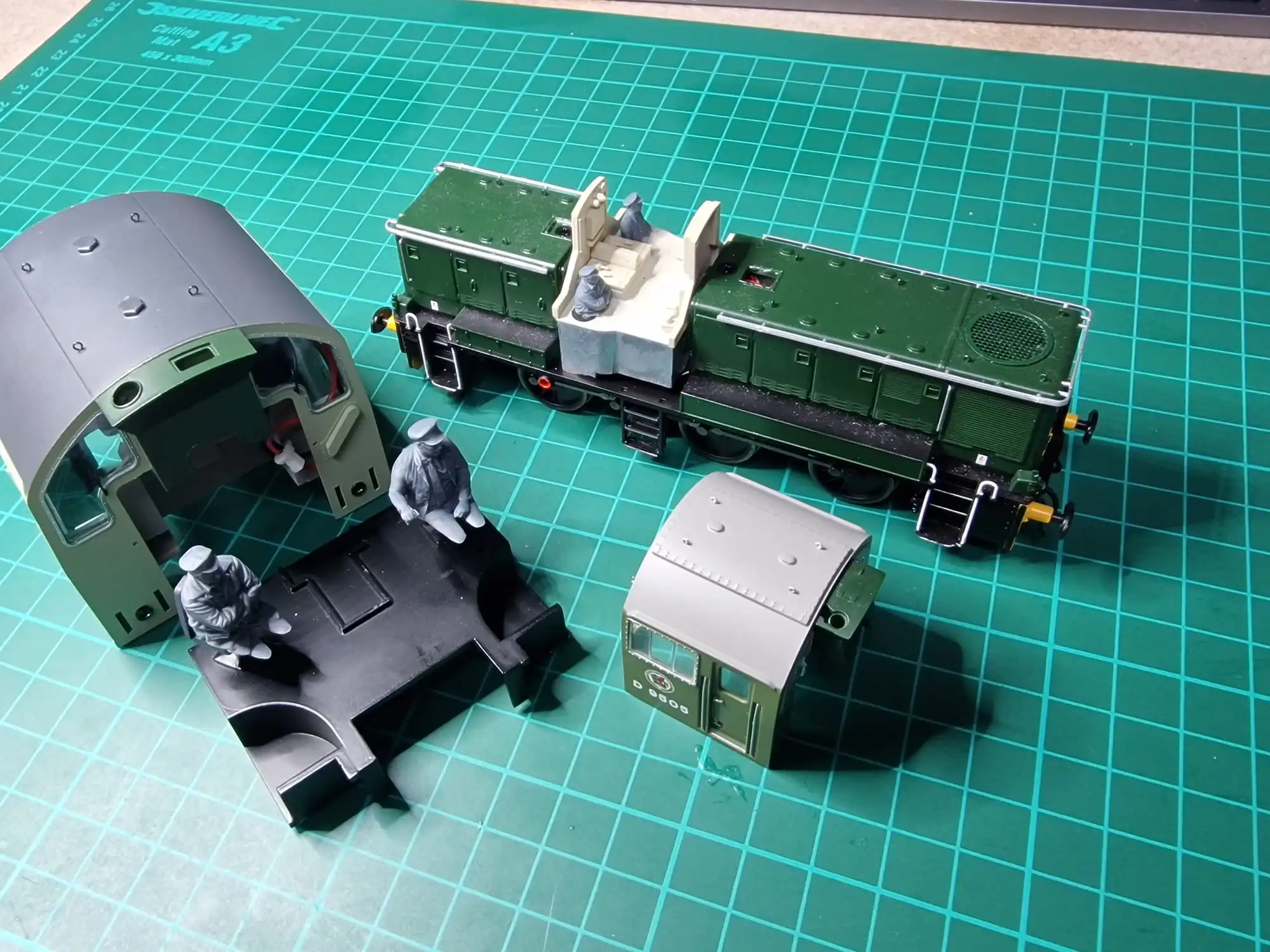10203-076 OO Gauge Loco Specific Crew - Class 14 Crew - Image 2