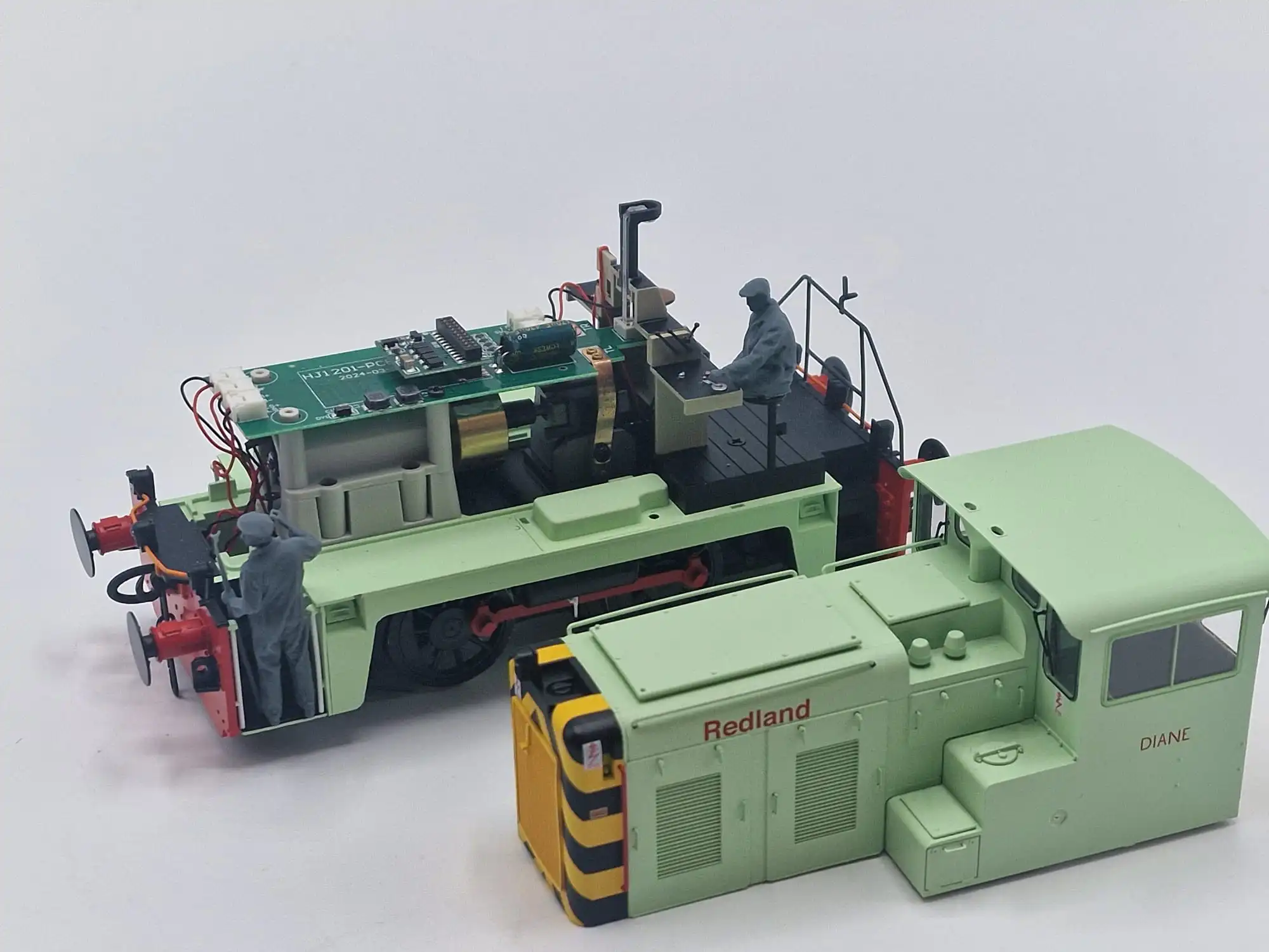 10238-148 N Gauge Loco Specific Crew - Class 02 Industrial Crew - Image 3