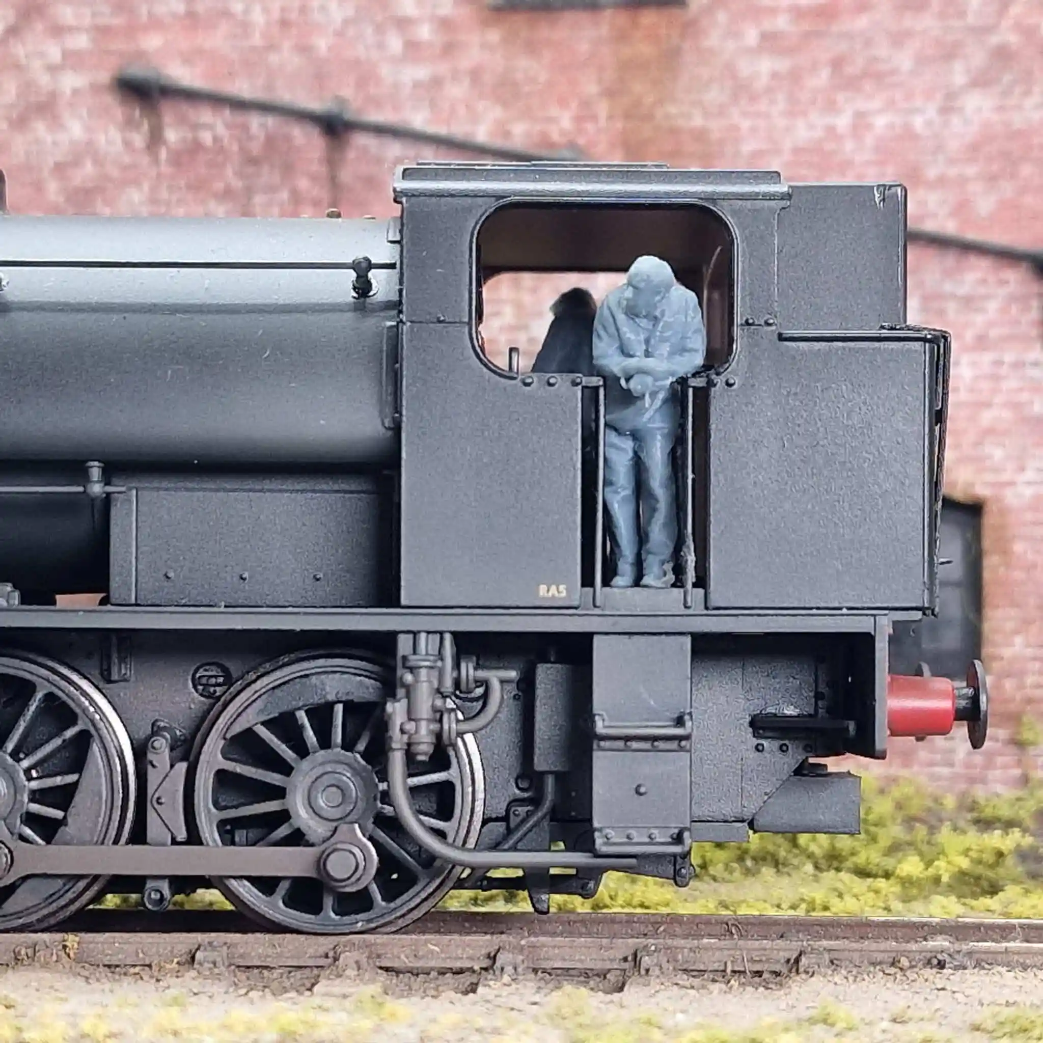 11254-148 N Gauge Loco Specific Crew - J94 Austerity BR Crew Pack 1 - Image 4