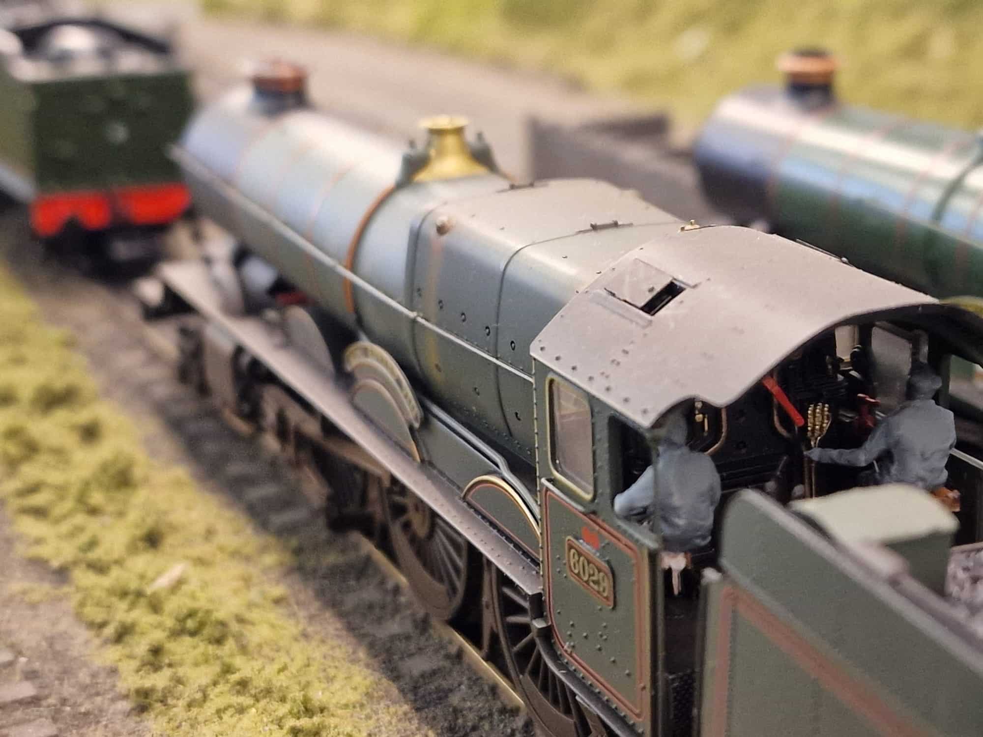 11406-076 OO Gauge Loco Specific Crew - GWR King Crew Pack - Image 2