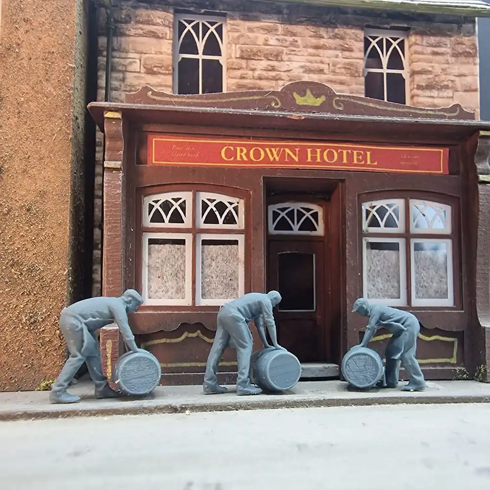 14301-148 N Gauge Work and Industry - Brewery Workers Moving Barrels - Image 2