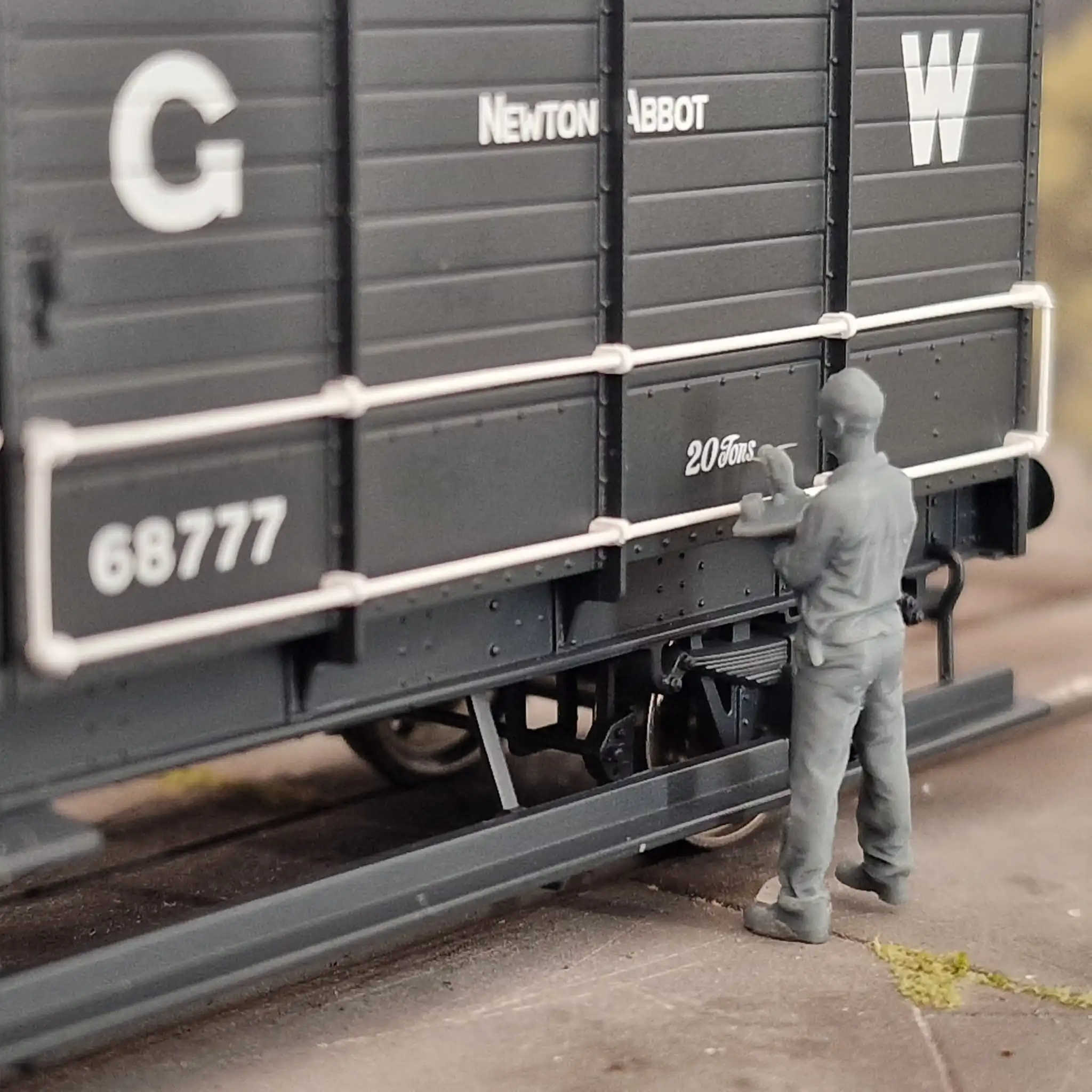 14401-076 OO Gauge 1948-1968 British Railways - Painters & Sign Writer Bundle - Image 2